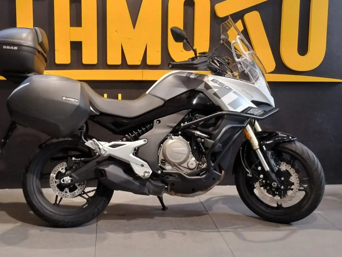 CFMOTO 650 MT Bianco - 1