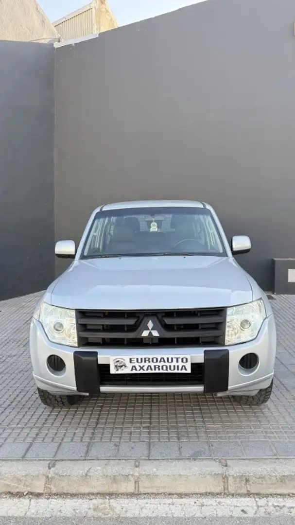 Mitsubishi Montero 3.2DI-D Intense Gris - 2