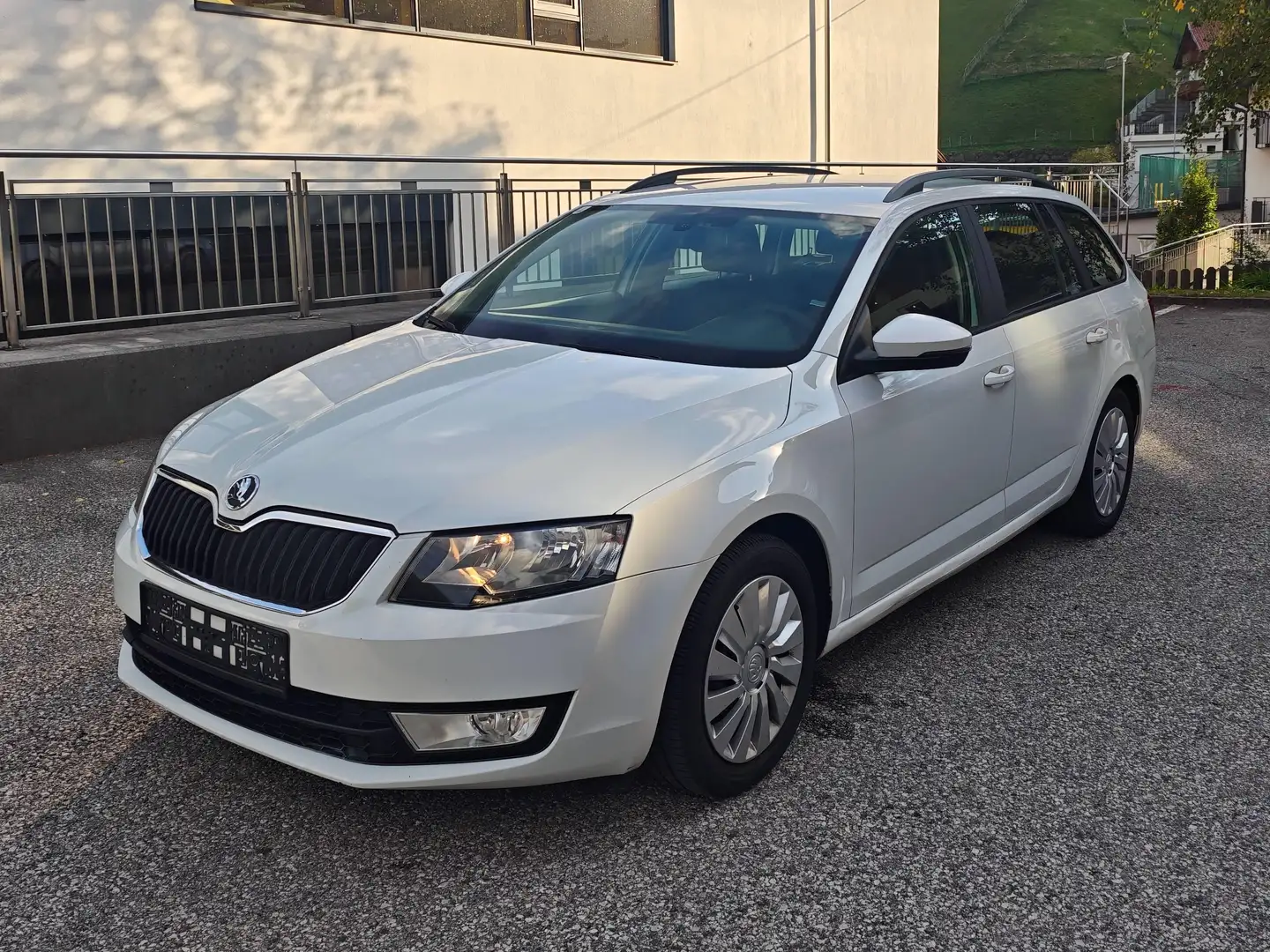 Skoda Octavia Octavia Combi 1,6 Ambition TDI 4x4 Green tec Ambition Weiß - 1