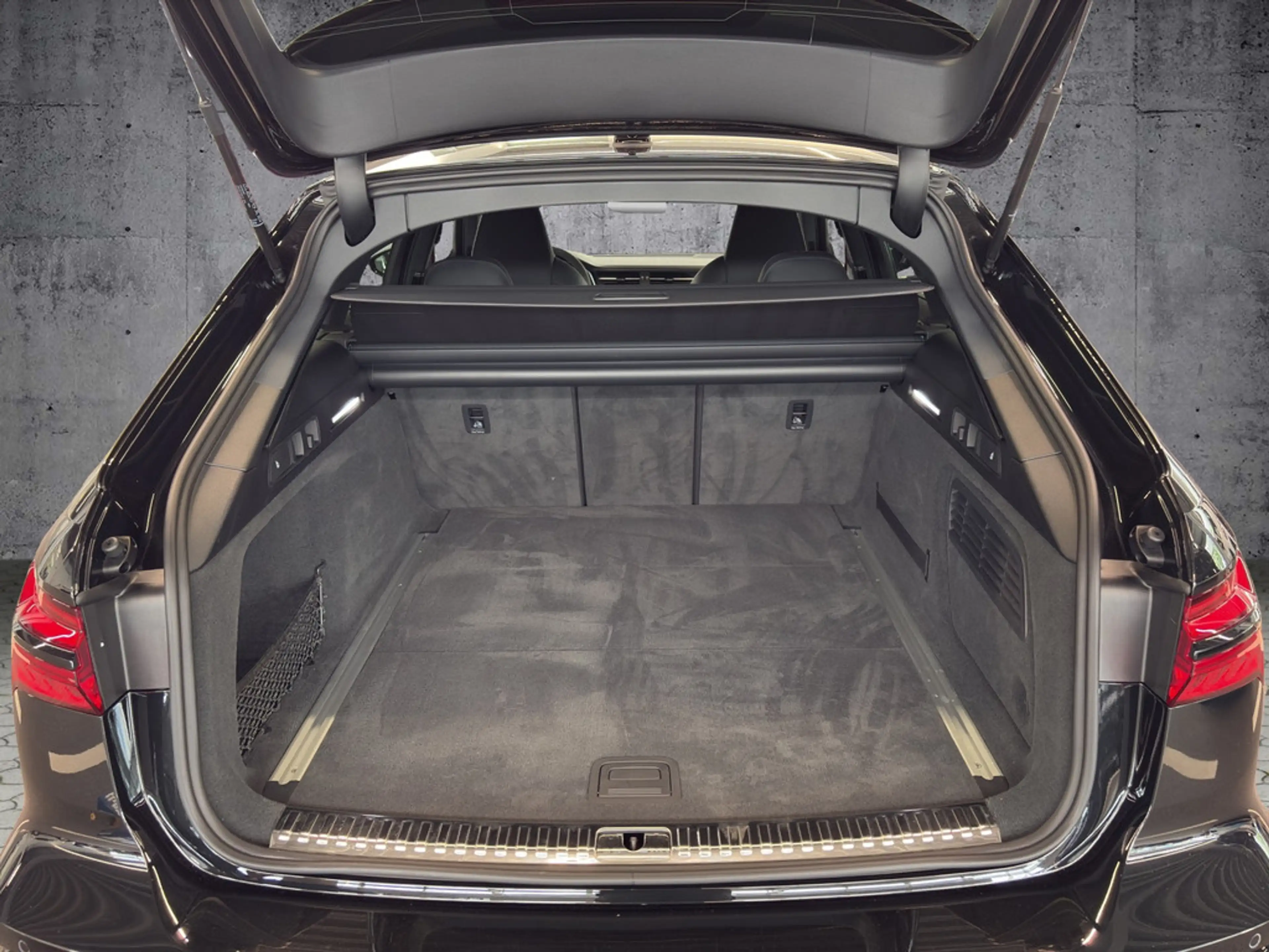 Audi RS6 — photo 13