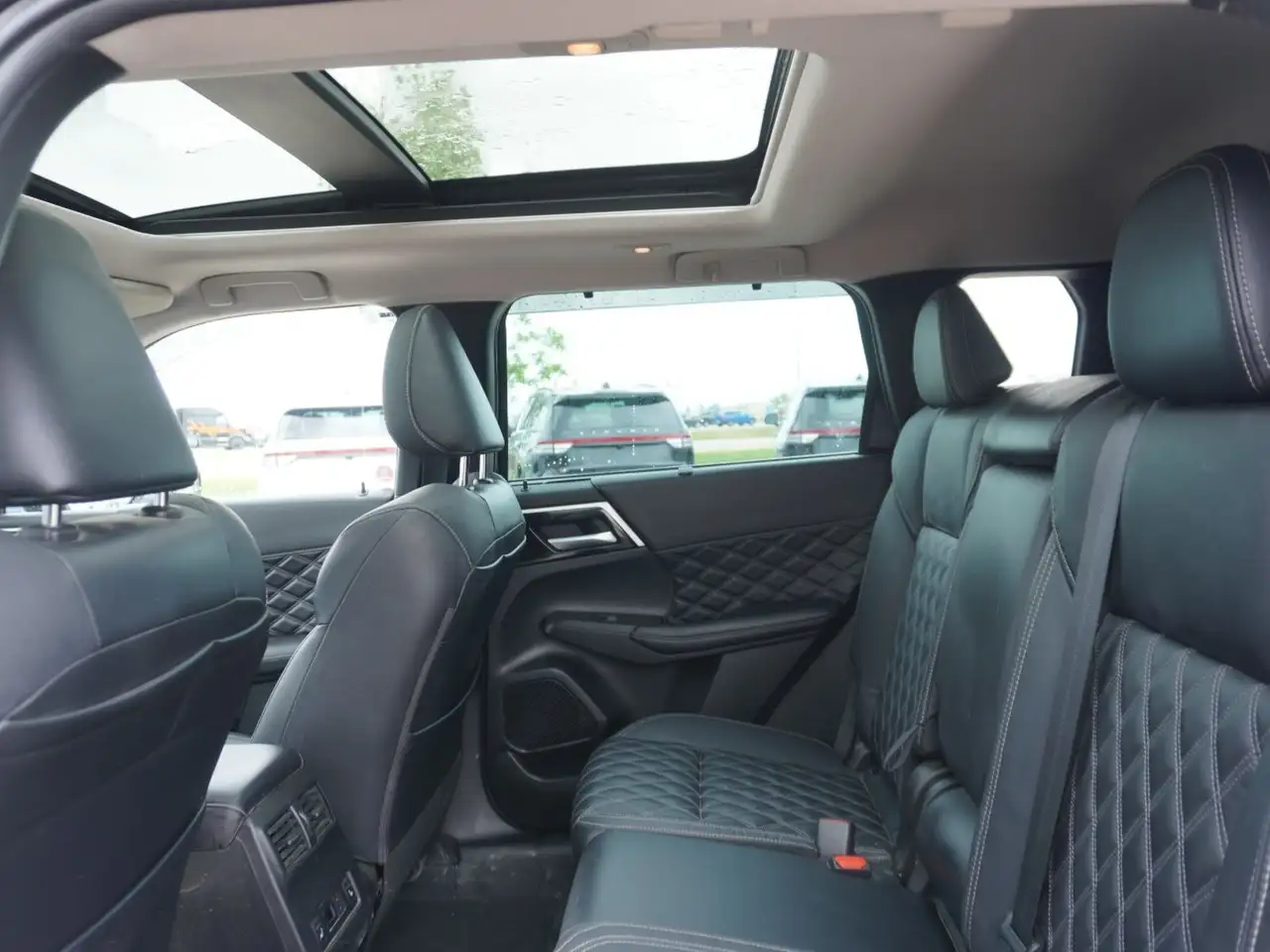 Mitsubishi Outlander снимка Mitsubishi Outlander