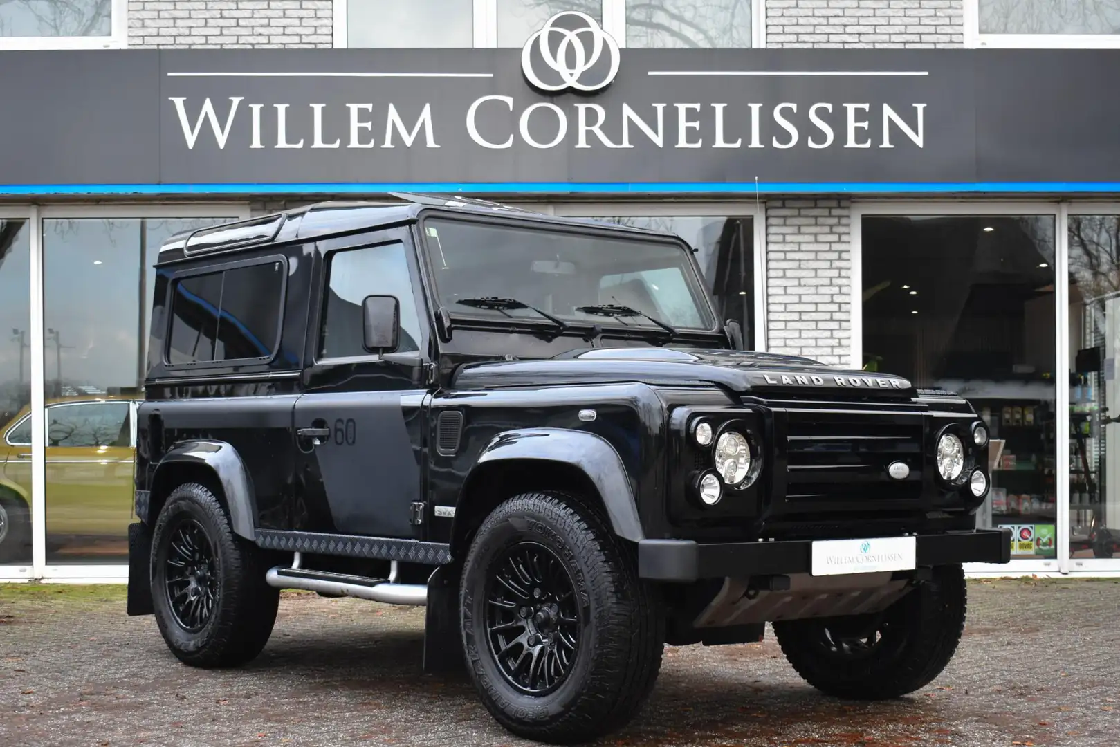 Land Rover Defender 2.4 TD 90 SW SVX 60th Anniversary 190PK SchD Uniek Zwart - 1