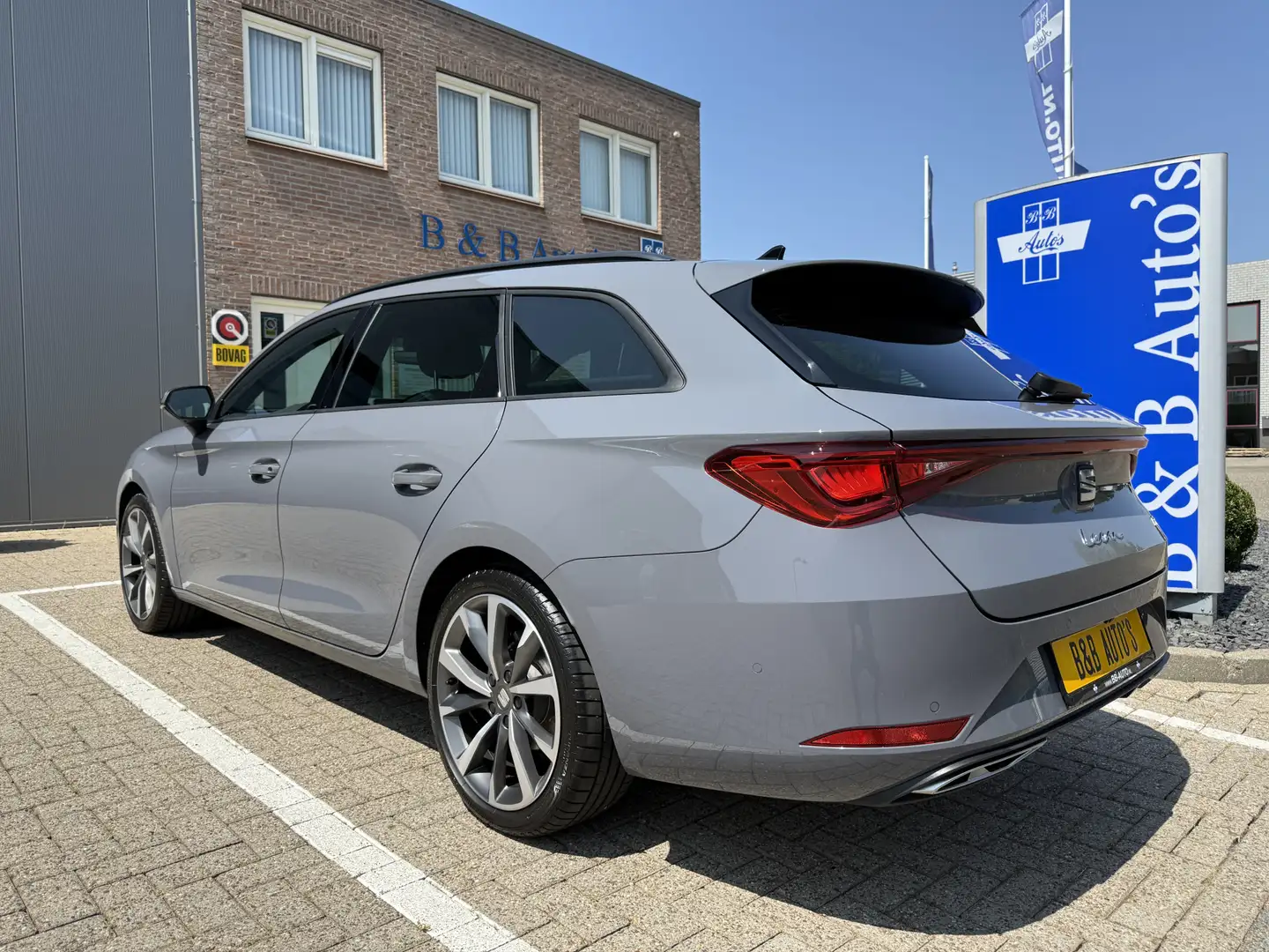 SEAT Leon Sportstourer 1.5 eTSI 150pk DSG FR Business Intens Grijs - 2