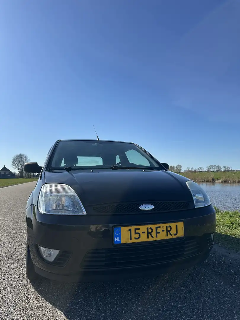 Ford Fiesta 1.3 Futura Zwart - 2