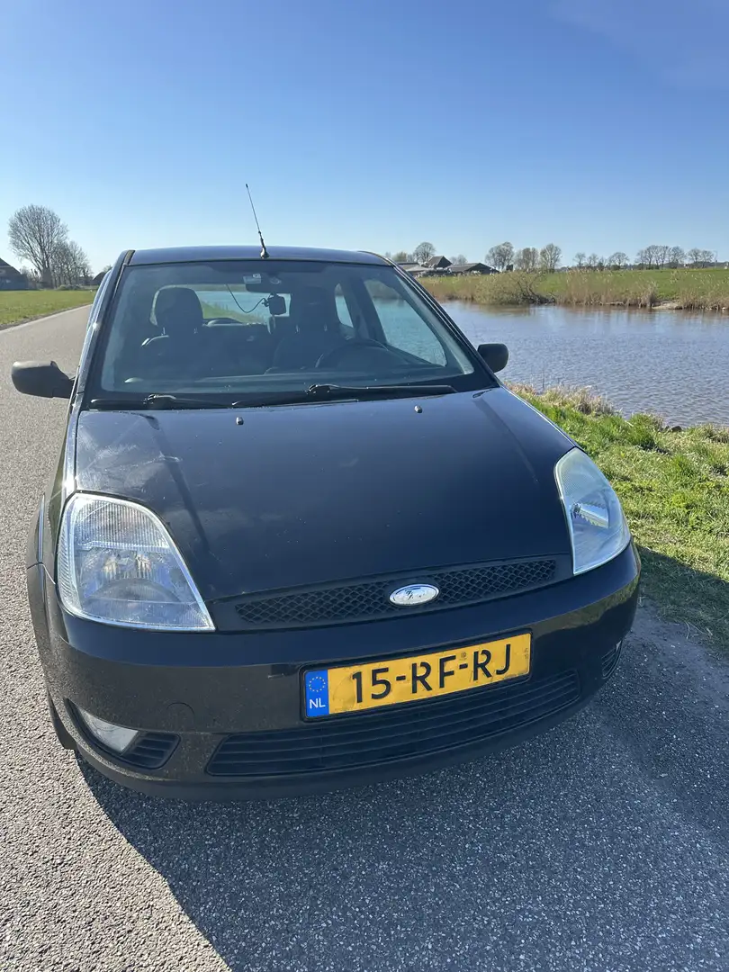 Ford Fiesta 1.3 Futura Zwart - 1