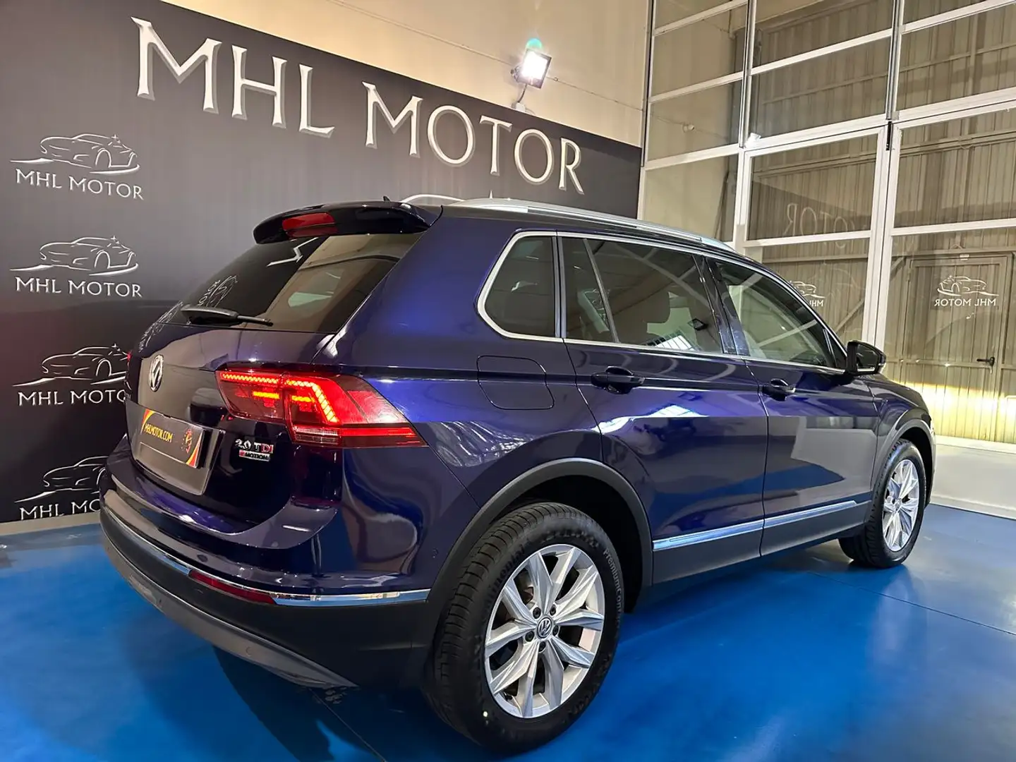 Volkswagen Tiguan 2.0TDI Sport 4Motion DSG 140kW Blauw - 2
