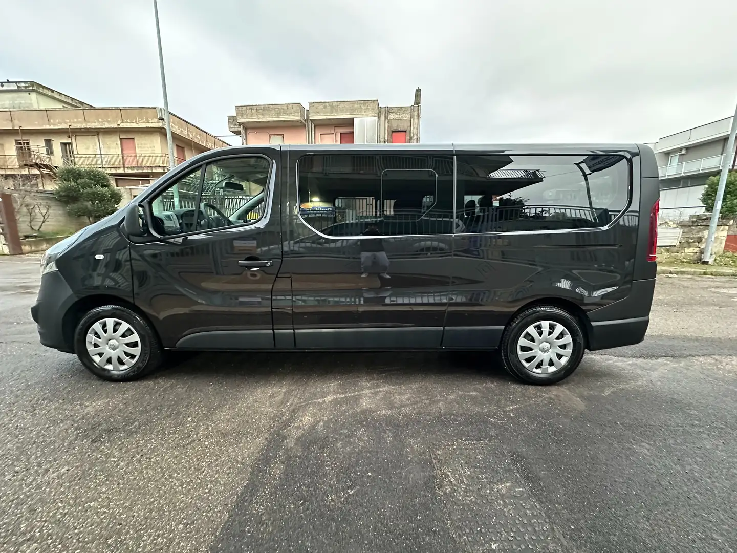 Opel Vivaro 9 POSTI 1.6 Biturbo 125 CV L2H1 S&S Nero - 1