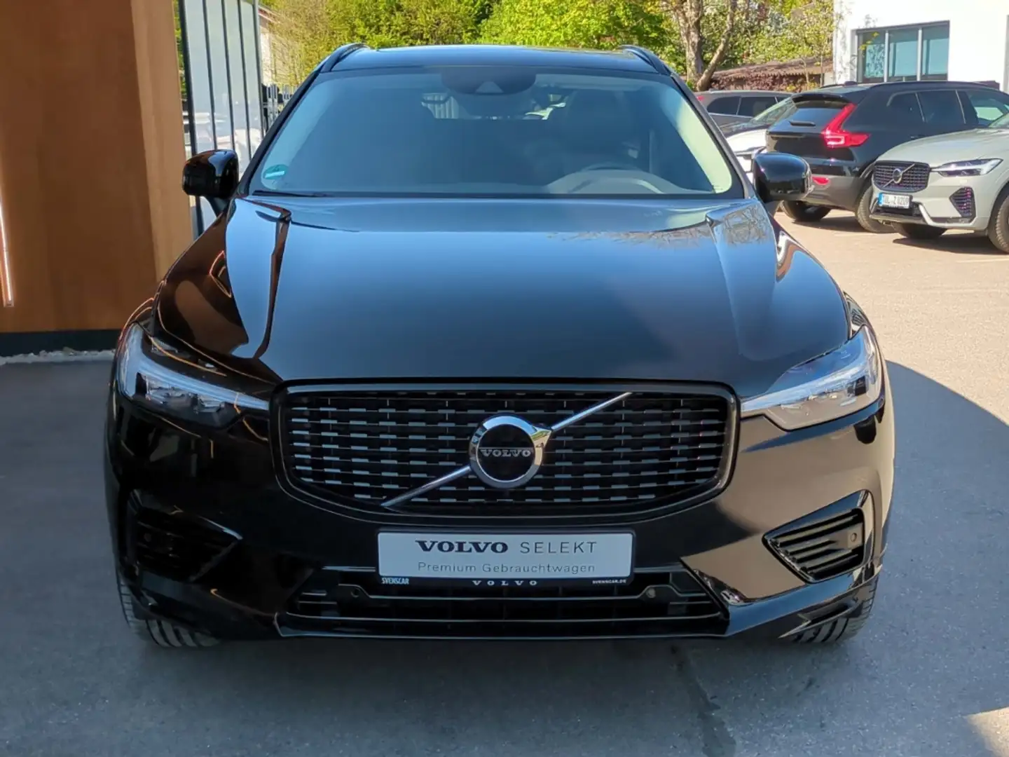 Volvo XC60 R Design Expression Recharge Plug-In Hybrid AWD T6 Zwart - 2