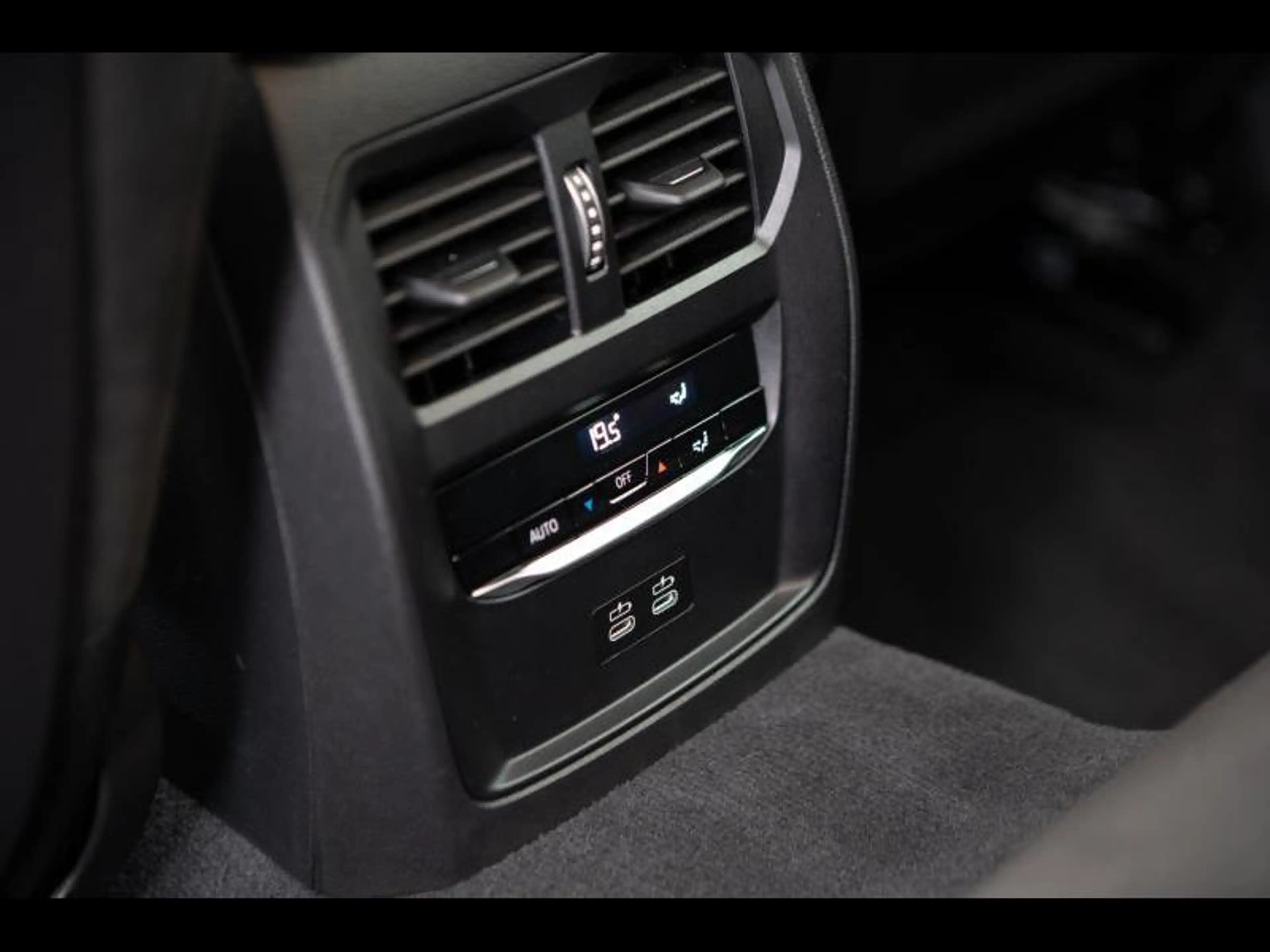 BMW 330 e Touring Kit M Sport — photo 15