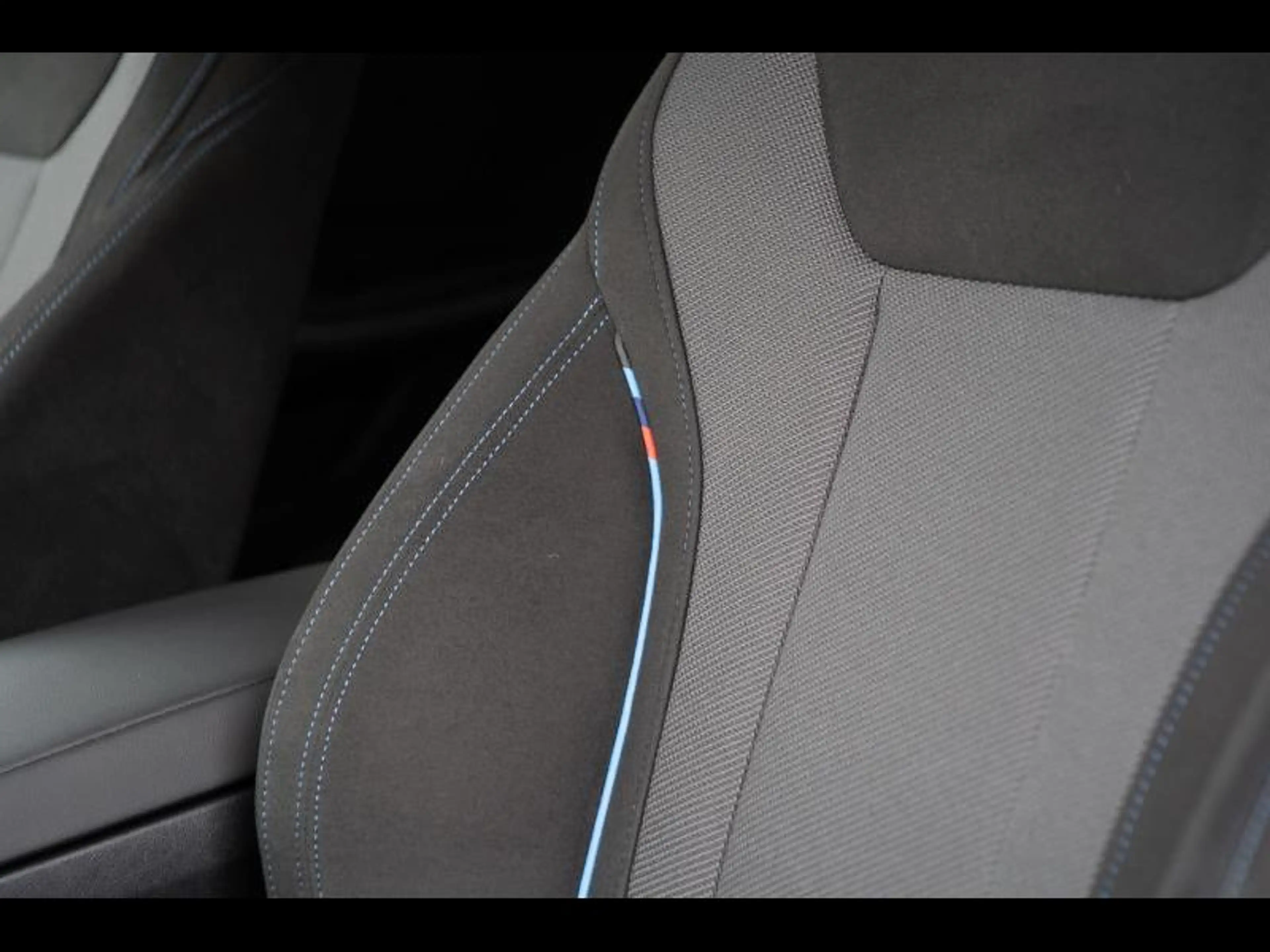 BMW 330 e Touring Kit M Sport — photo 8