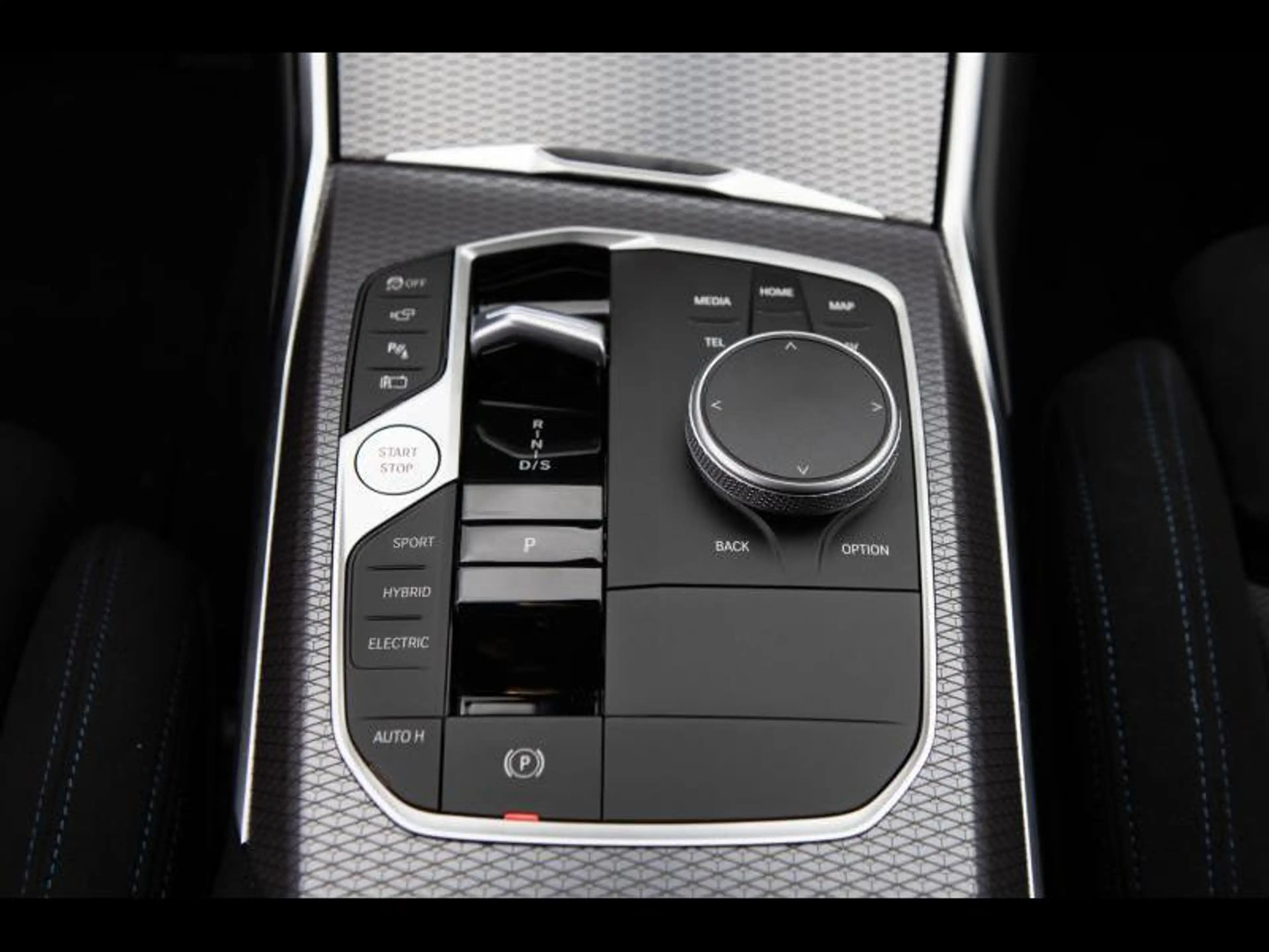 BMW 330 e Touring Kit M Sport — photo 14