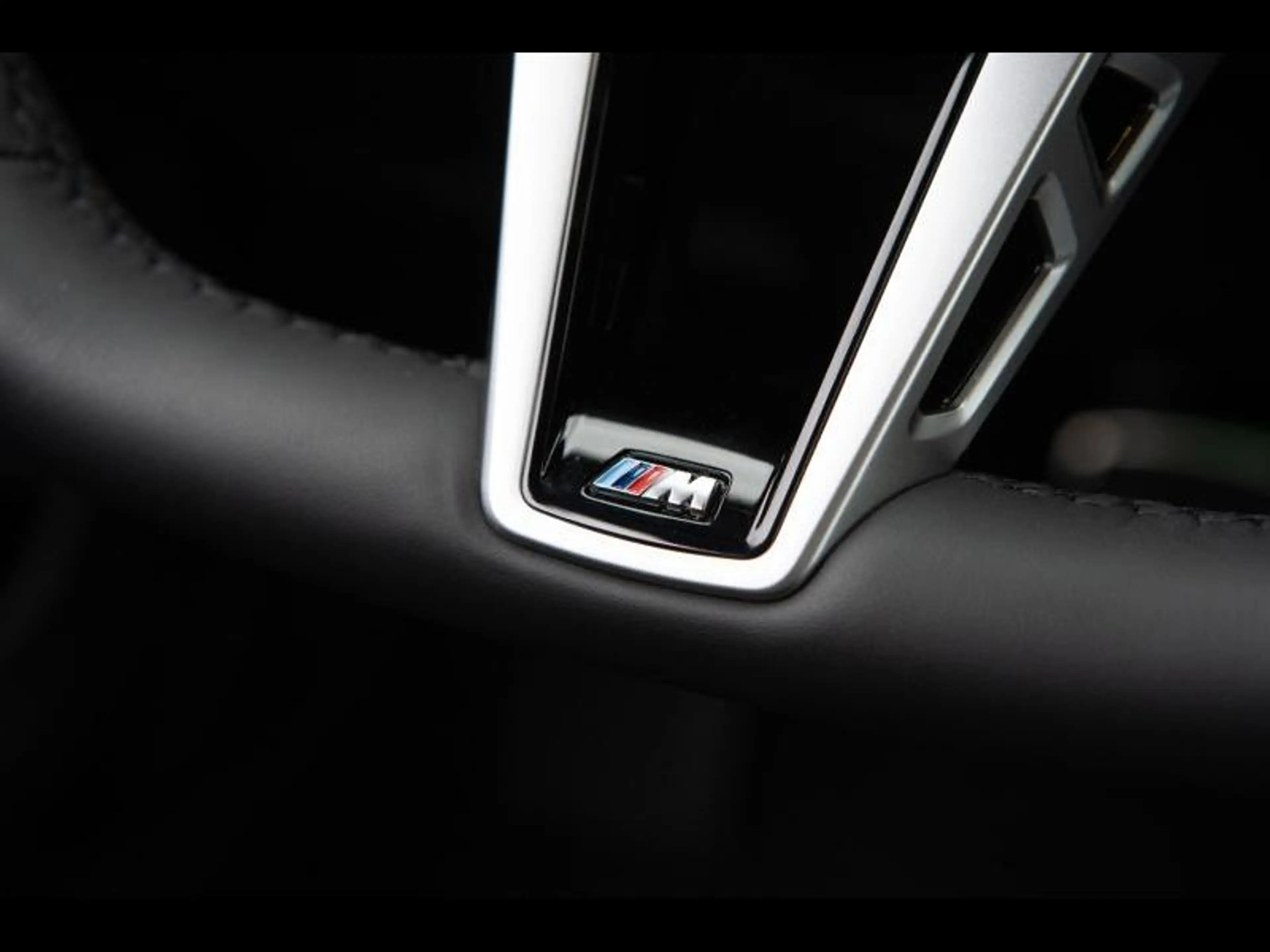 BMW 330 e Touring Kit M Sport — photo 12