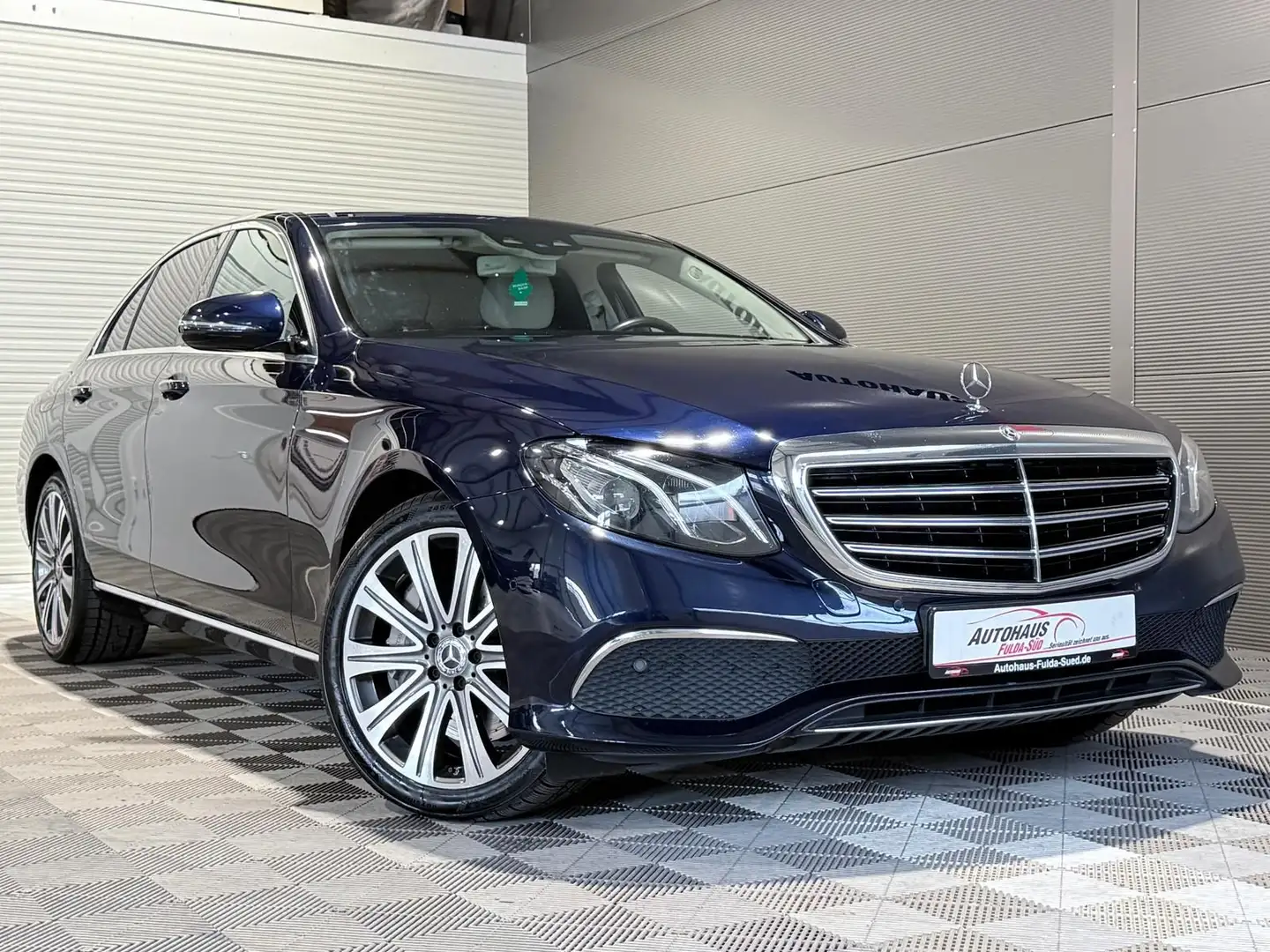Mercedes-Benz E 350 d Limousine °PDC°FSE°RFK°TWA°Shzg°Navi°BT° Blau - 1
