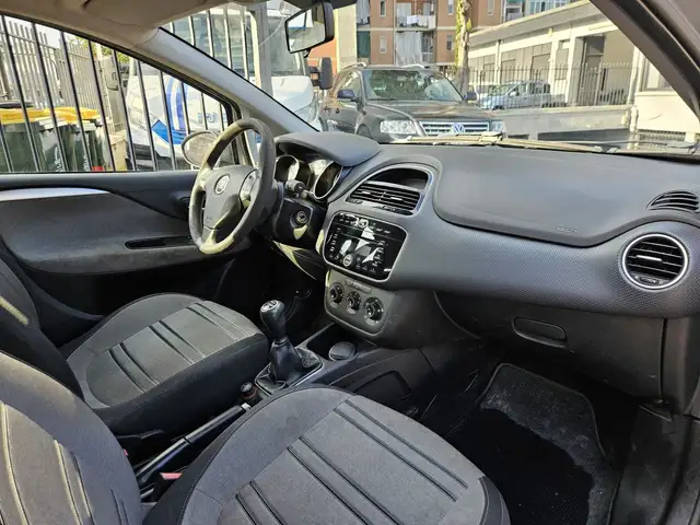 Fiat Punto Evo view 10