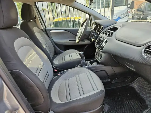 Fiat Punto Evo view 11