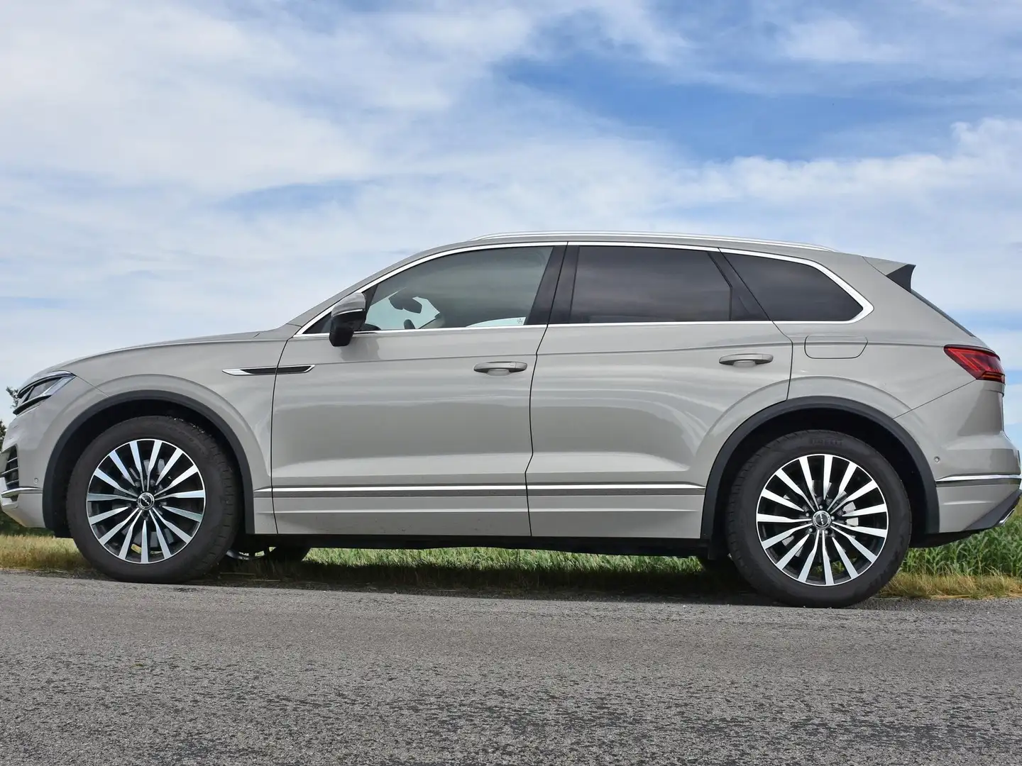 Volkswagen Touareg Touareg V6 TSI eHybrid Pano, Luft, AHK, Garantie Beige - 1