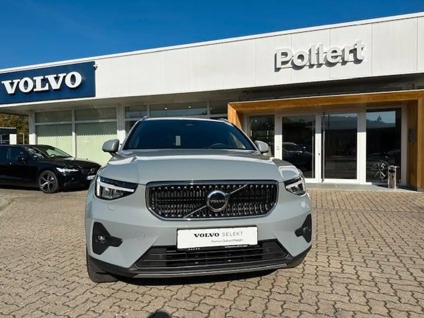Volvo XC40 B4 Core Grau - 2
