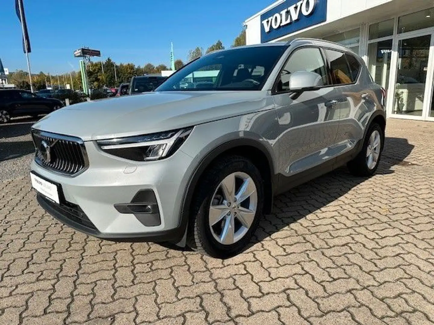 Volvo XC40 B4 Core Grau - 1