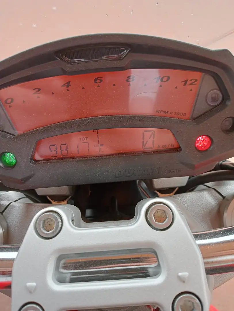 Ducati Monster 696 Червоний - 1