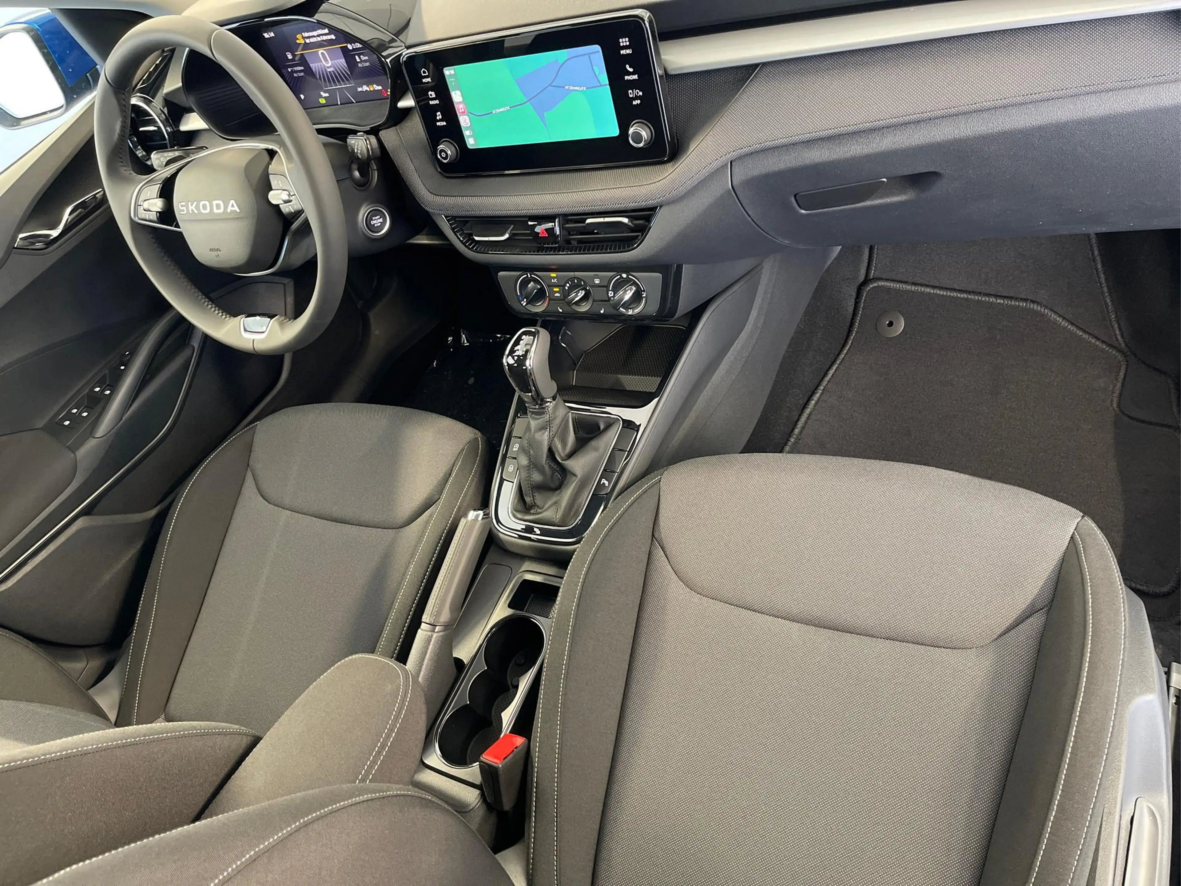 Skoda Fabia Selection 115PS DSG GV5+AHK+Kamera+Alu+Kessy+Cl... — photo 12