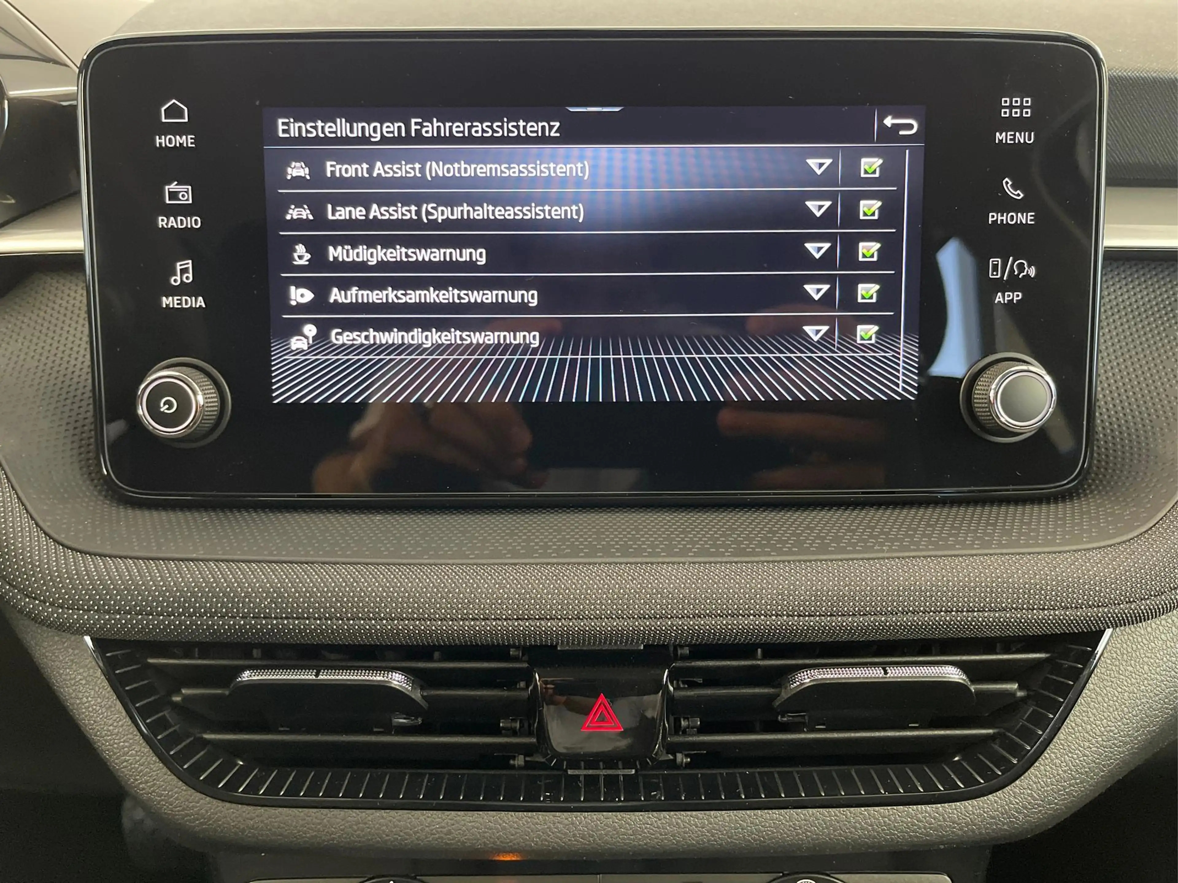 Skoda Fabia Selection 115PS DSG GV5+AHK+Kamera+Alu+Kessy+Cl... — photo 9