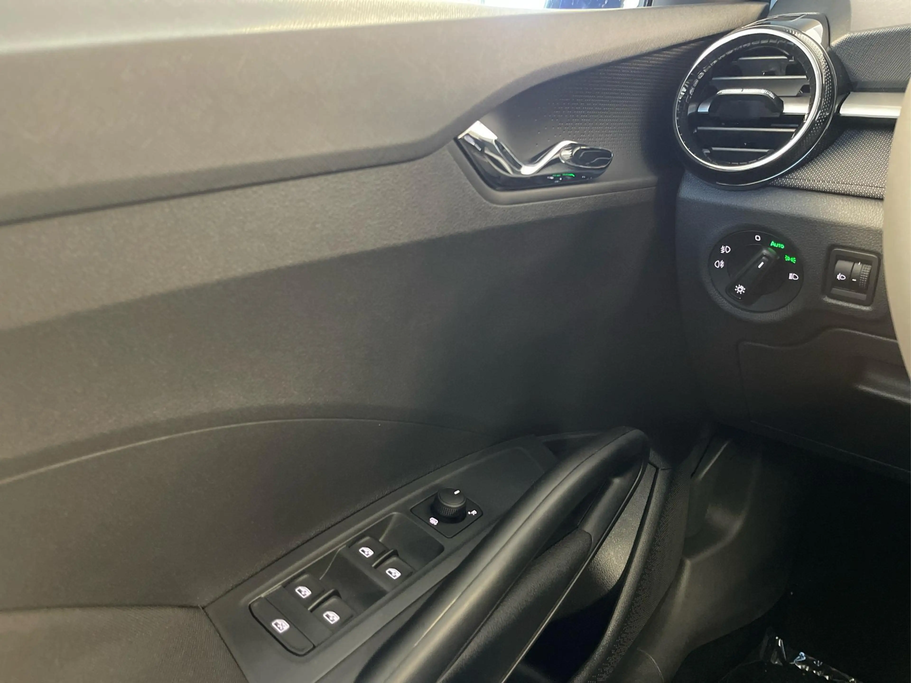 Skoda Fabia Selection 115PS DSG GV5+AHK+Kamera+Alu+Kessy+Cl... — photo 8