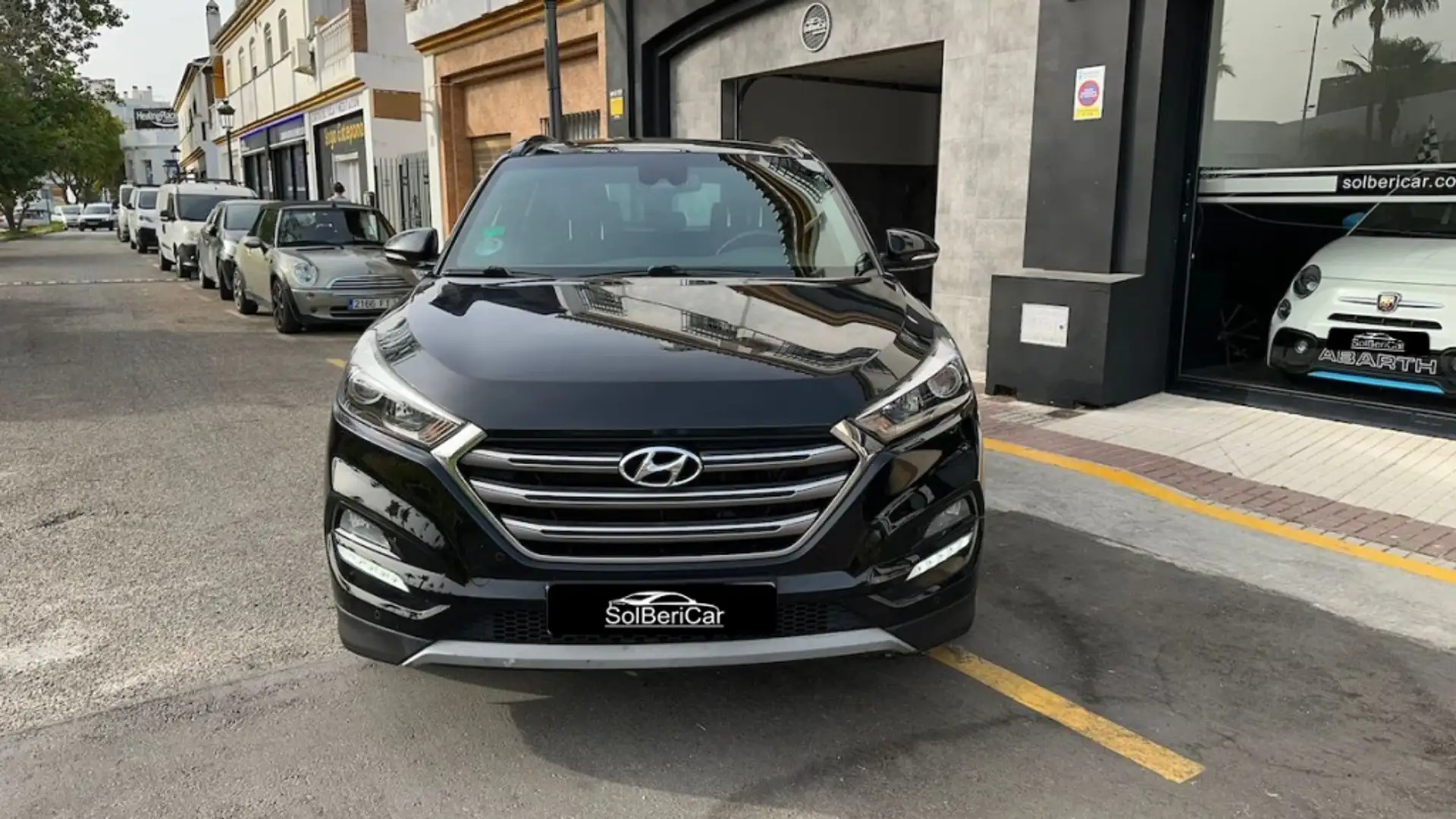 Hyundai TUCSON 1.7CRDI BD Tecno Sky DT 4x2 141 Schwarz - 2