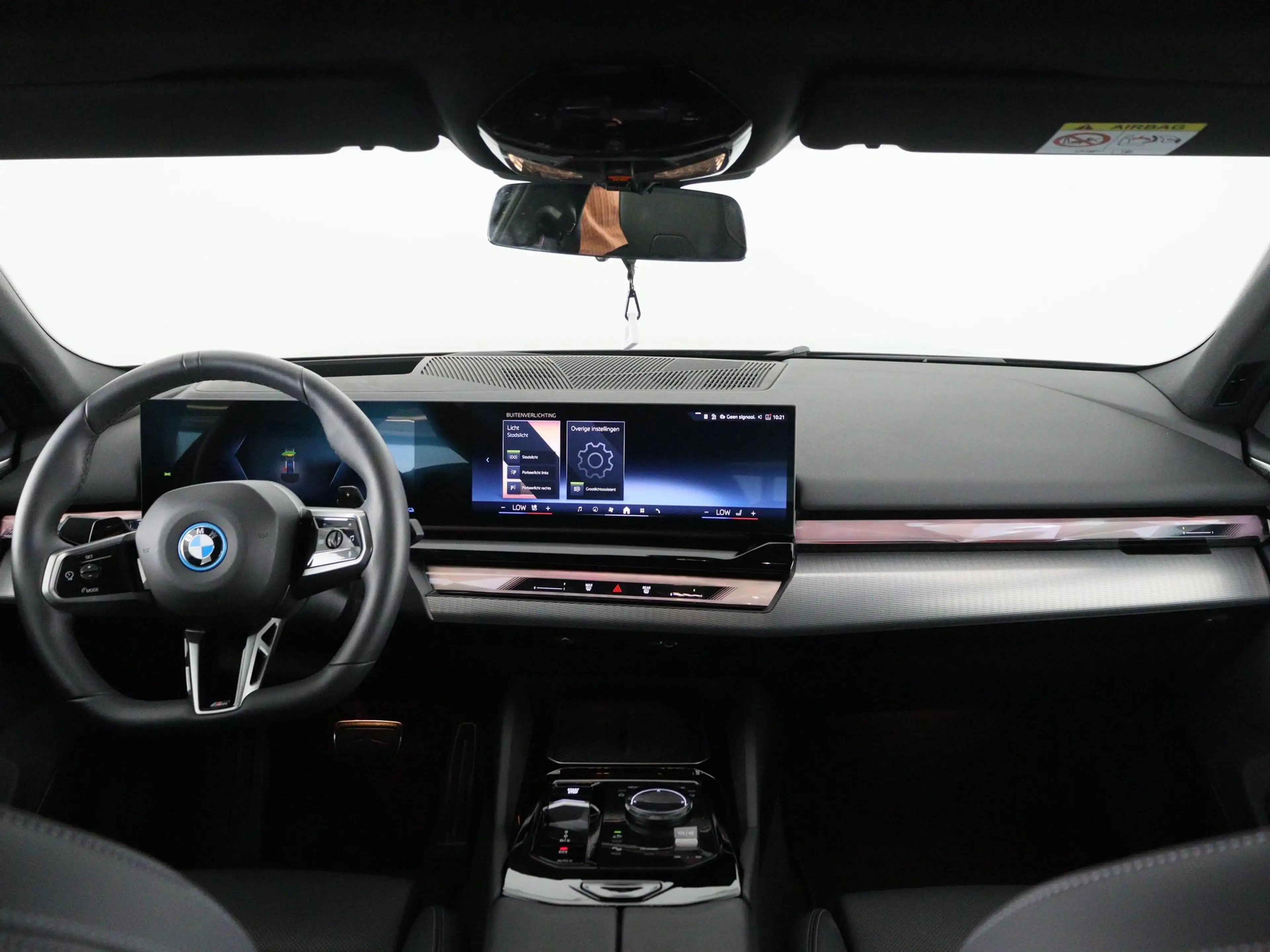 BMW 550 5 Serie 550e xDrive — photo 13