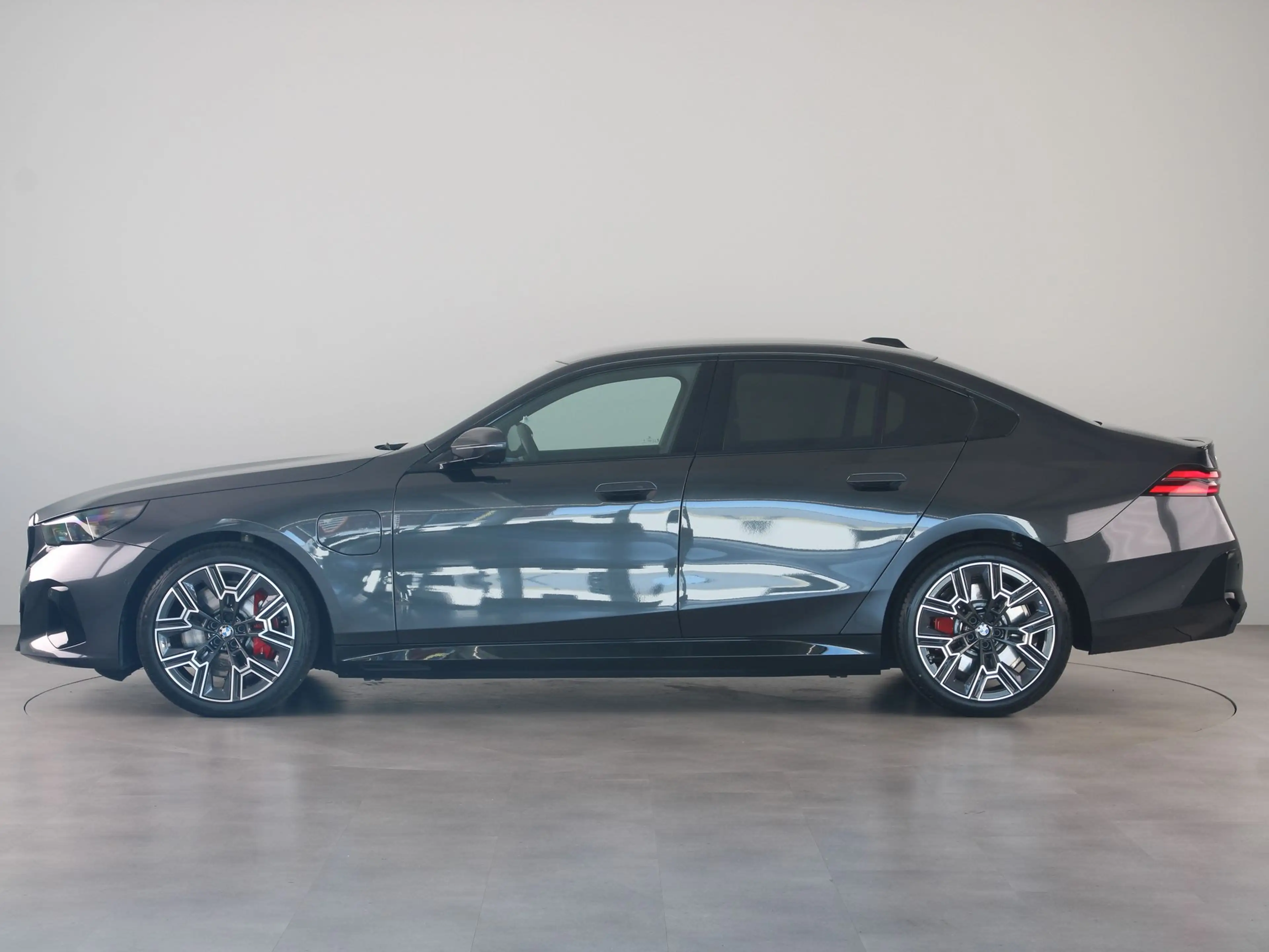 BMW 550 5 Serie 550e xDrive — photo 12