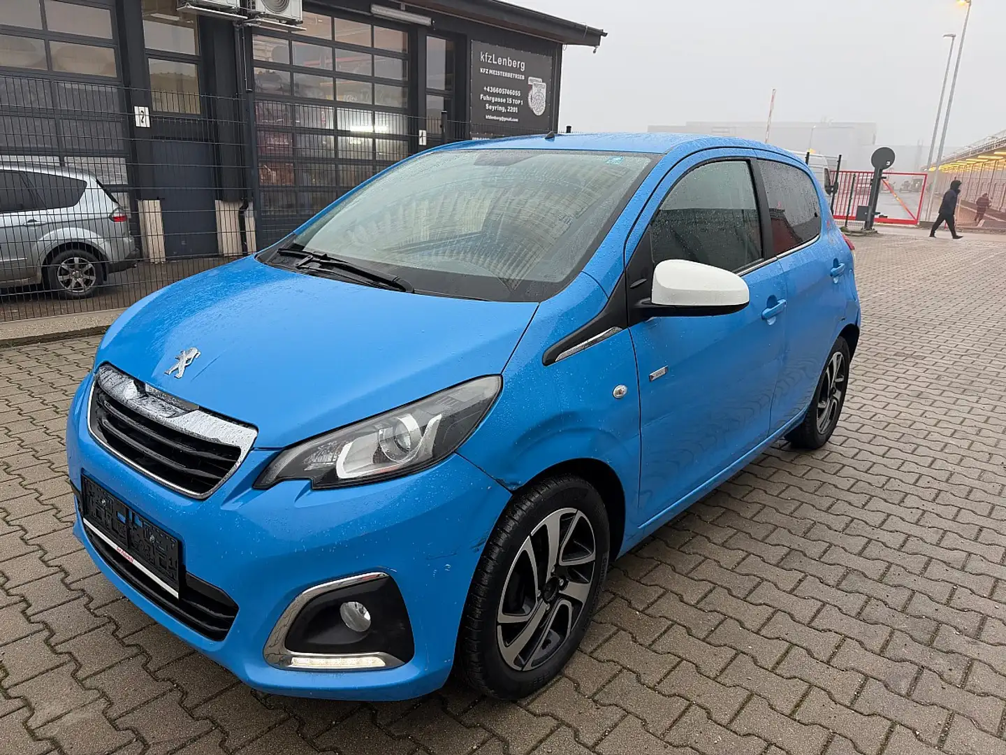 Peugeot 108 1,0 e-VTi 68 Stop&Start Top! Envy Blau - 1