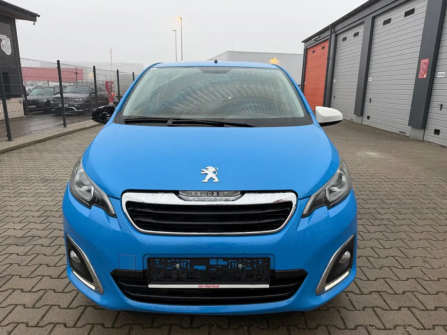 Peugeot 108 1,0 e-VTi 68 Stop&Start Top! Envy Blau - 2