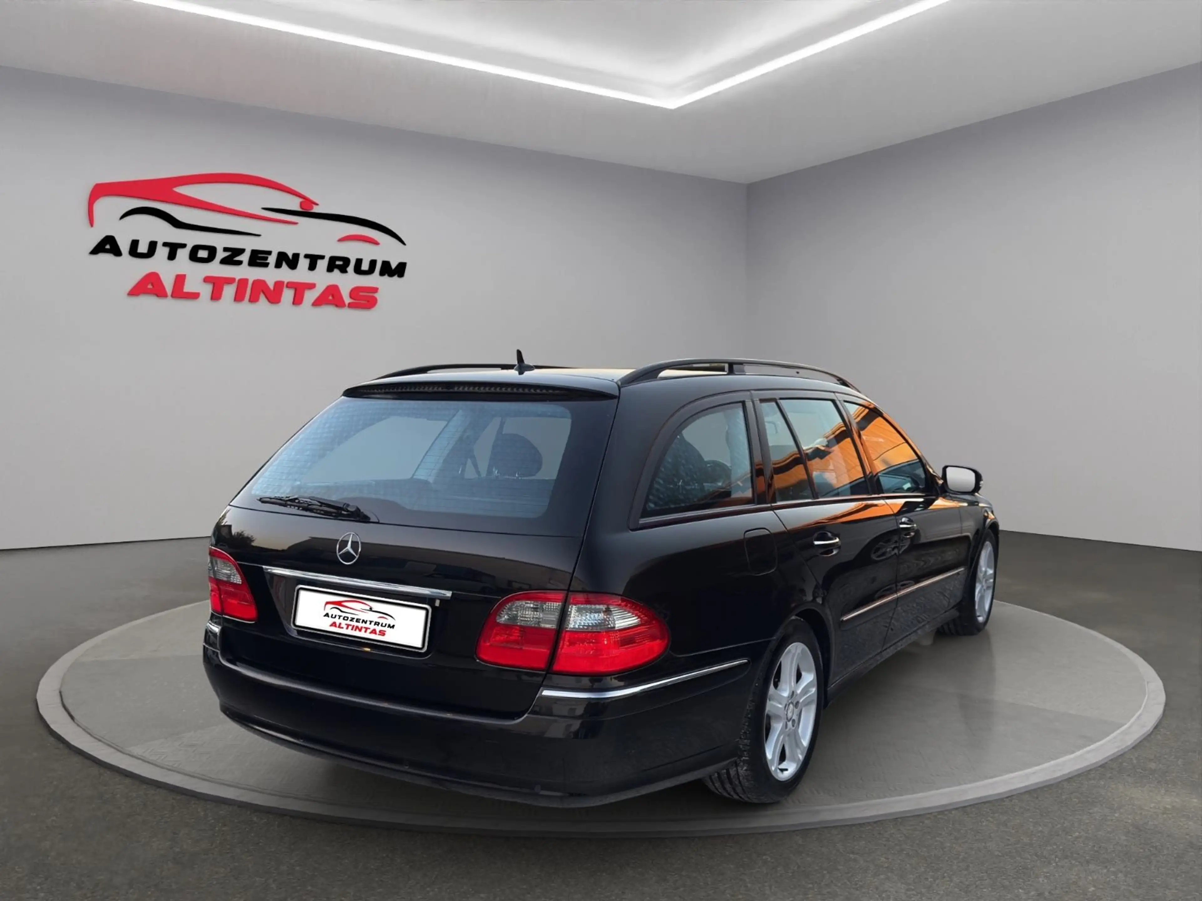 Mercedes-Benz E 220 CDI T*AVANTGARDE*ESHD*NAVI*XEN*T.LEDER*AHK — photo 3
