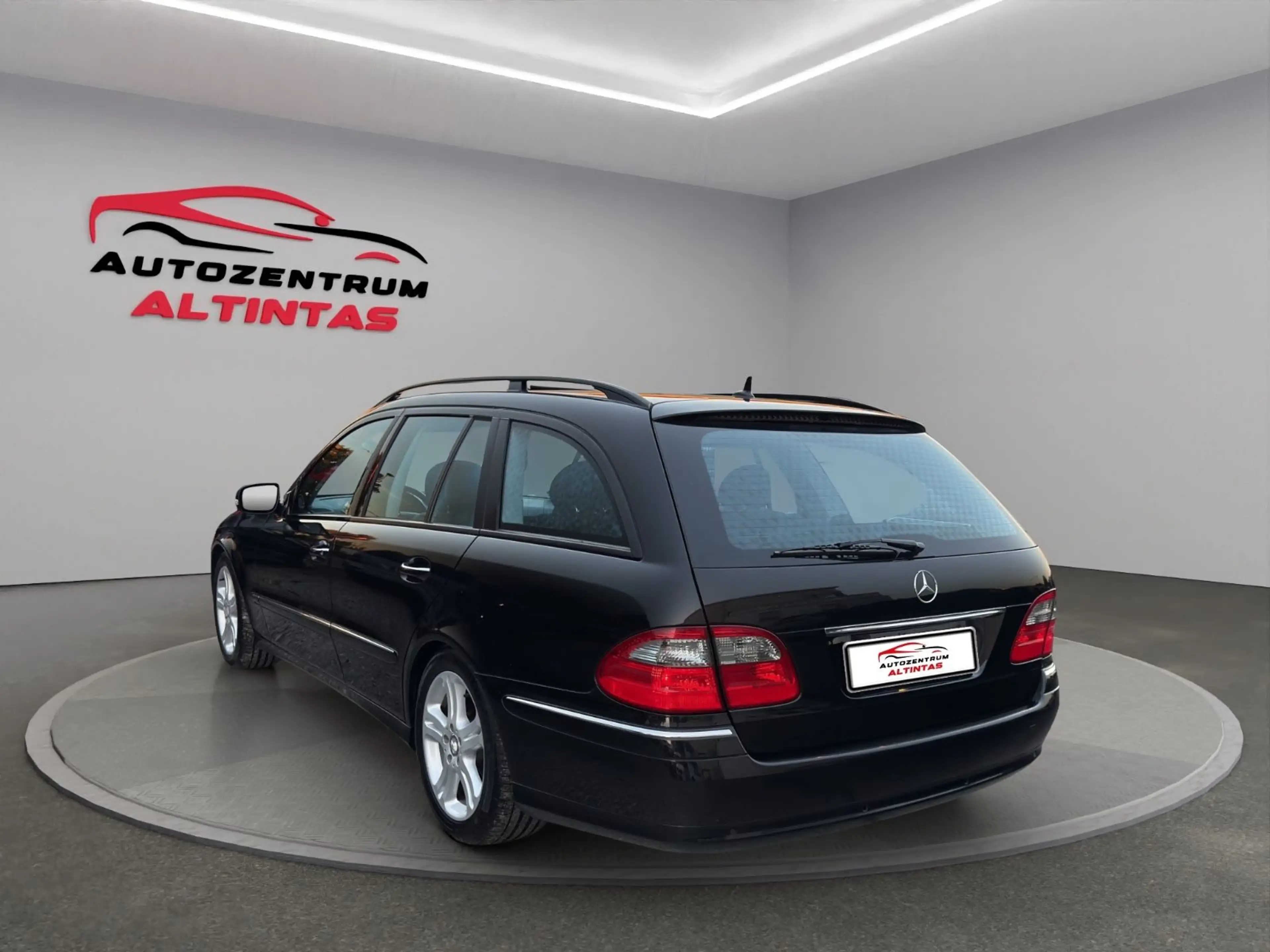 Mercedes-Benz E 220 CDI T*AVANTGARDE*ESHD*NAVI*XEN*T.LEDER*AHK — photo 4