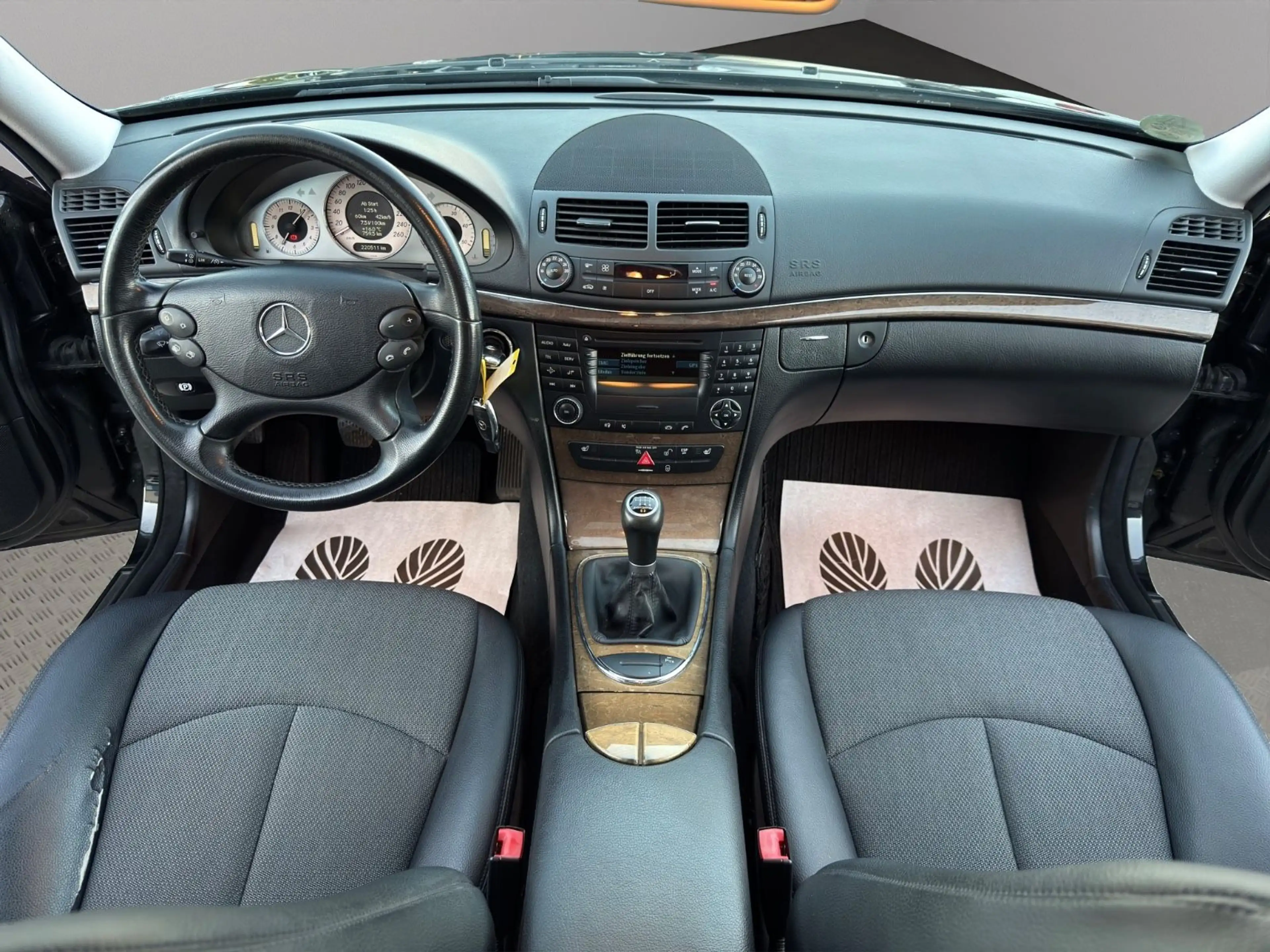 Mercedes-Benz E 220 CDI T*AVANTGARDE*ESHD*NAVI*XEN*T.LEDER*AHK — photo 15