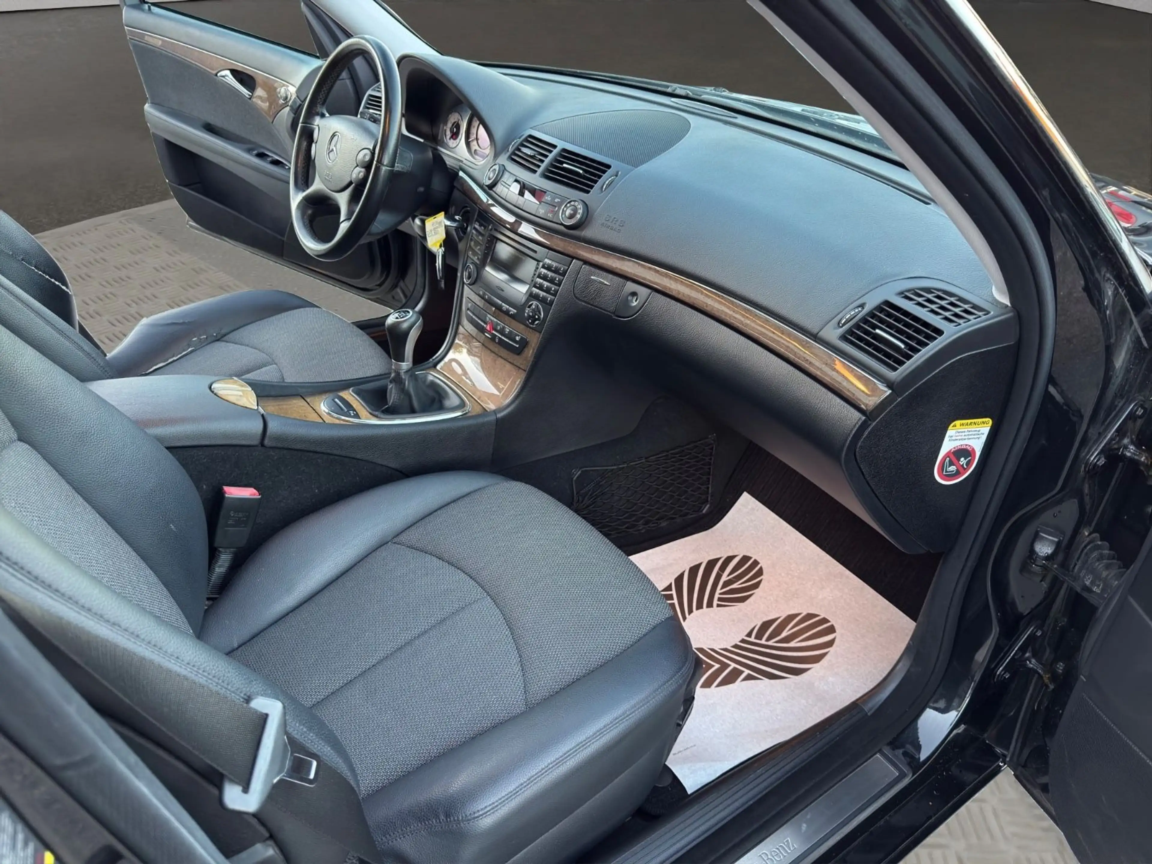 Mercedes-Benz E 220 CDI T*AVANTGARDE*ESHD*NAVI*XEN*T.LEDER*AHK — photo 12