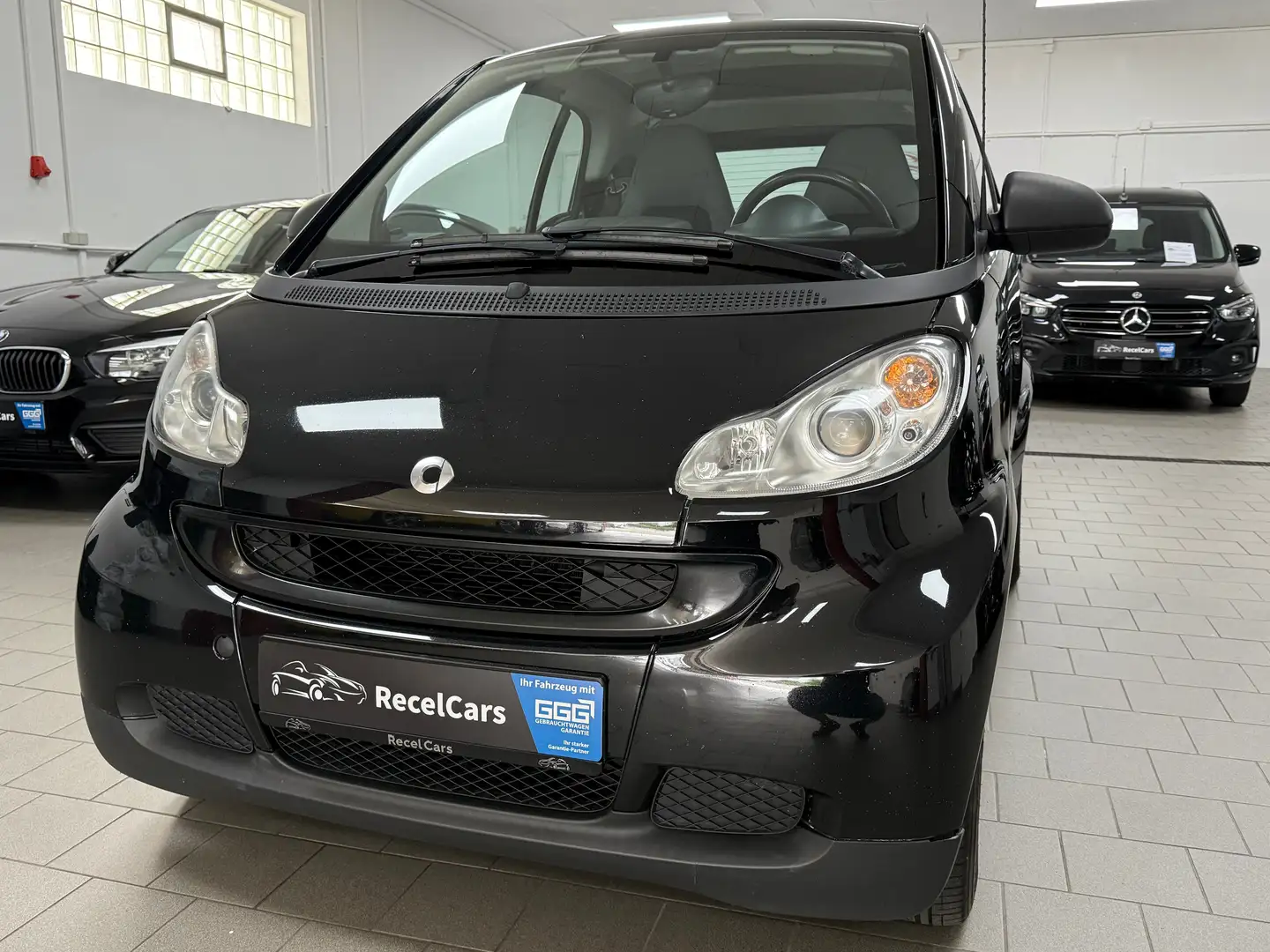 smart forTwo Basis*1.0*SHZ*KLIMA*PANOGLASDACH*TÜV NEU* Schwarz - 1