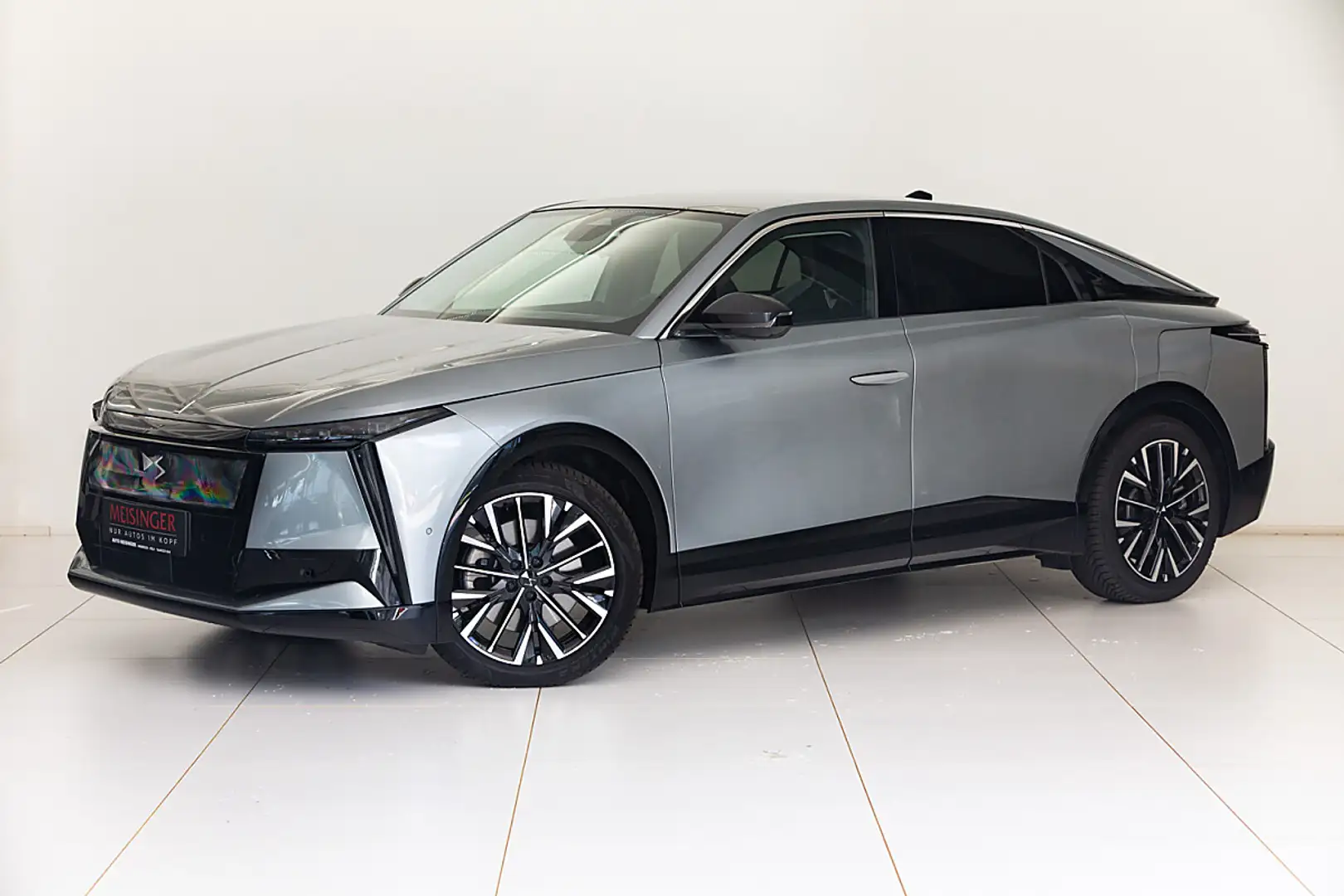 DS Automobiles N°8 DS N8 73kWh Etoile Aut. Grau - 1
