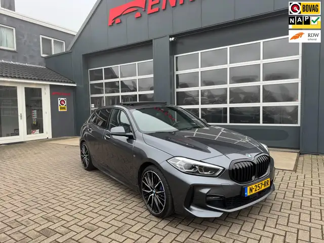 BMW 120 1-serie 120i Business Edition Plus M-Sport / Pano