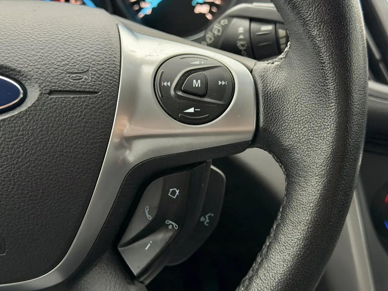 Ford Escape снимка Ford Escape
