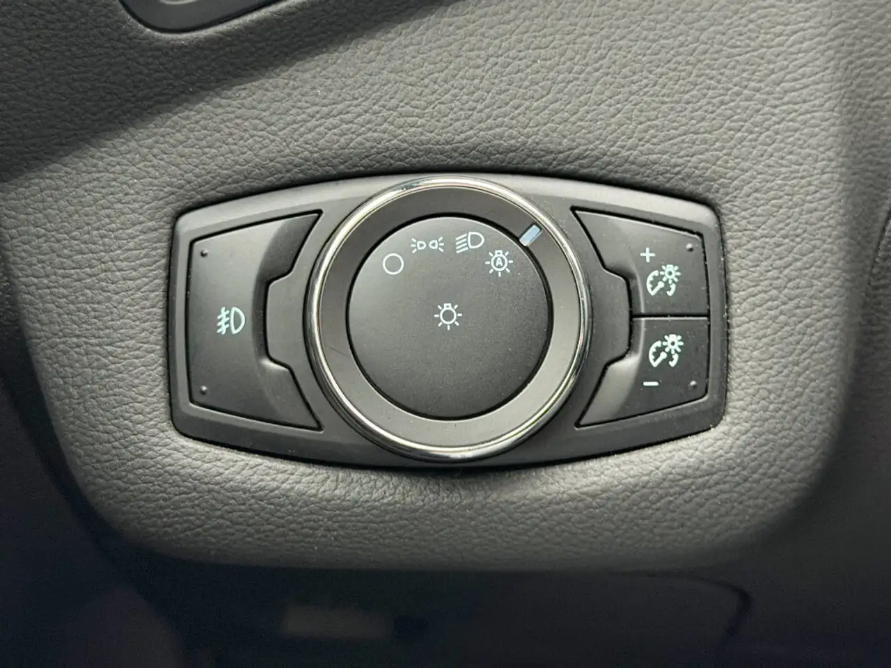 Ford Escape снимка Ford Escape