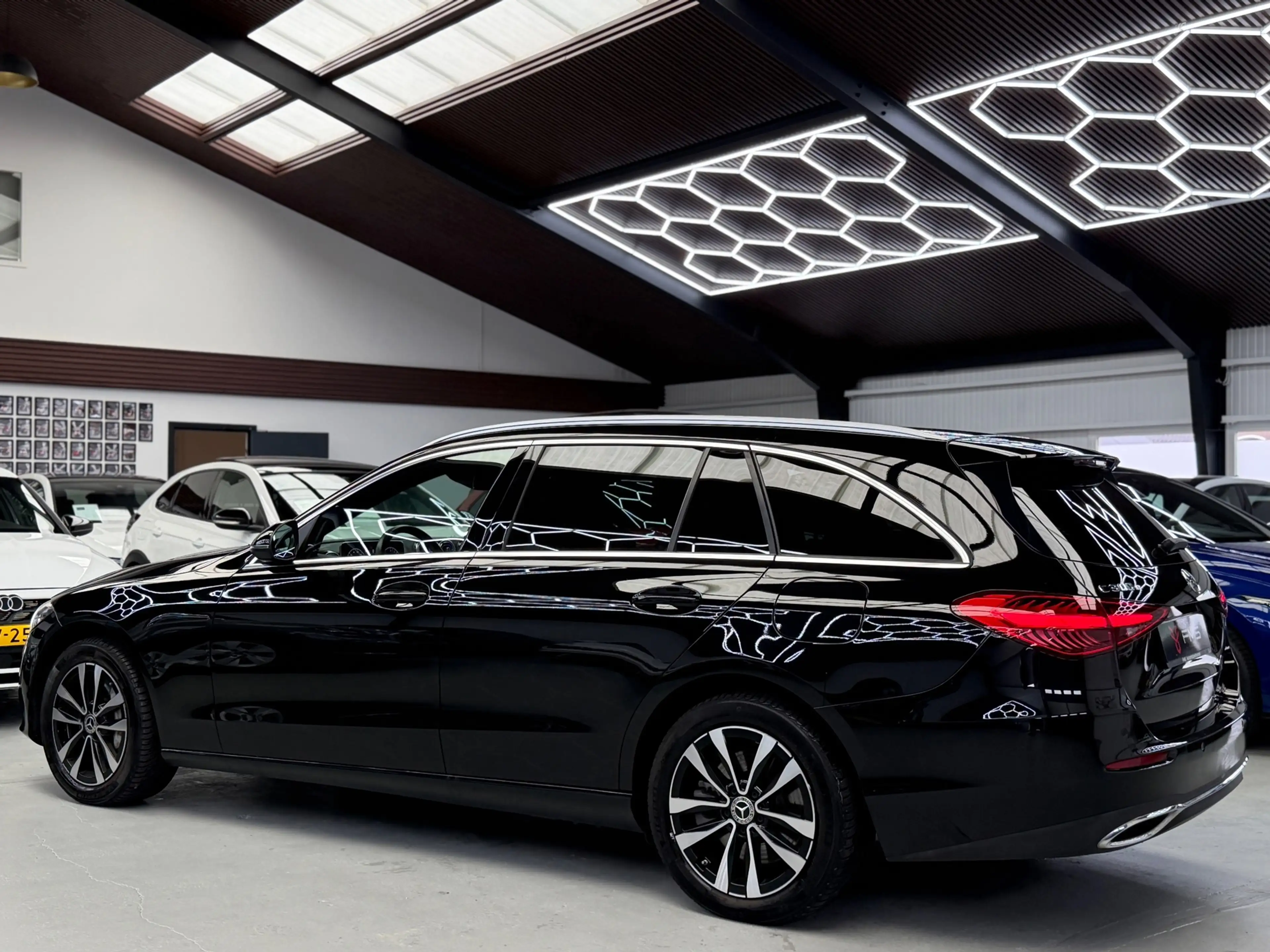 Mercedes-Benz C 300 Estate e Luxury Line Camera CarPlay BTW — photo 35