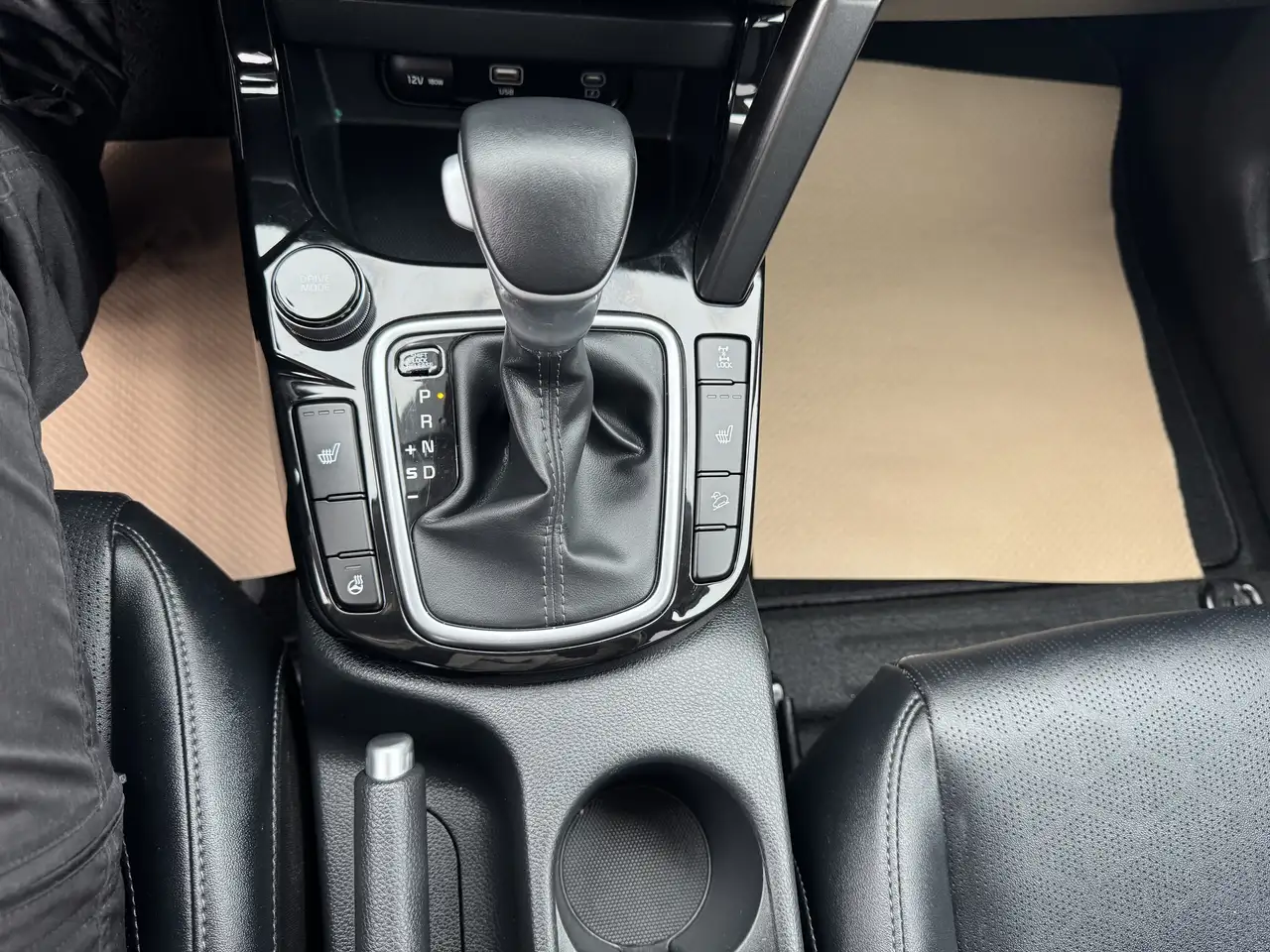 Kia Seltos снимка Kia Seltos