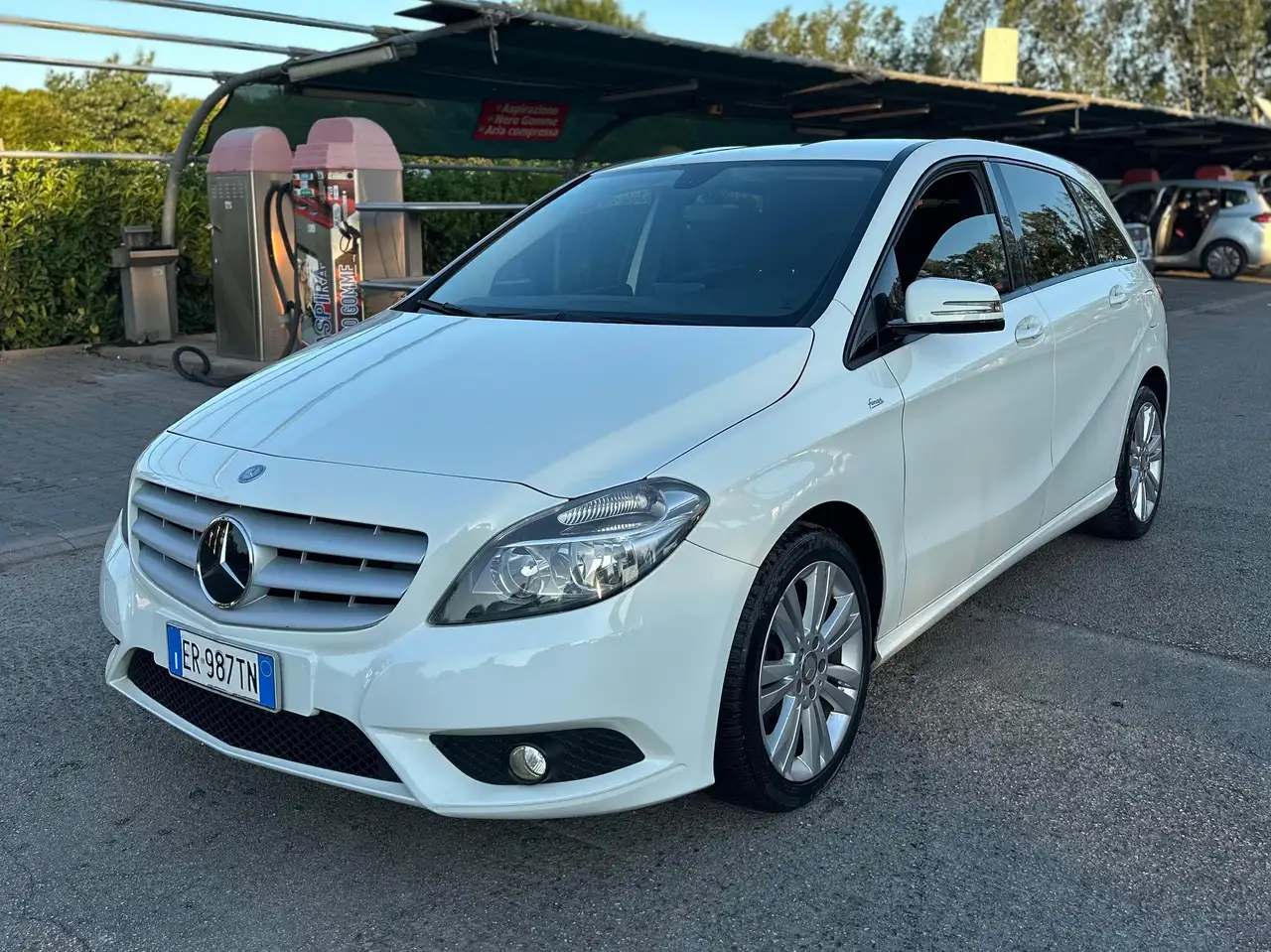 Mercedes-Benz B 200