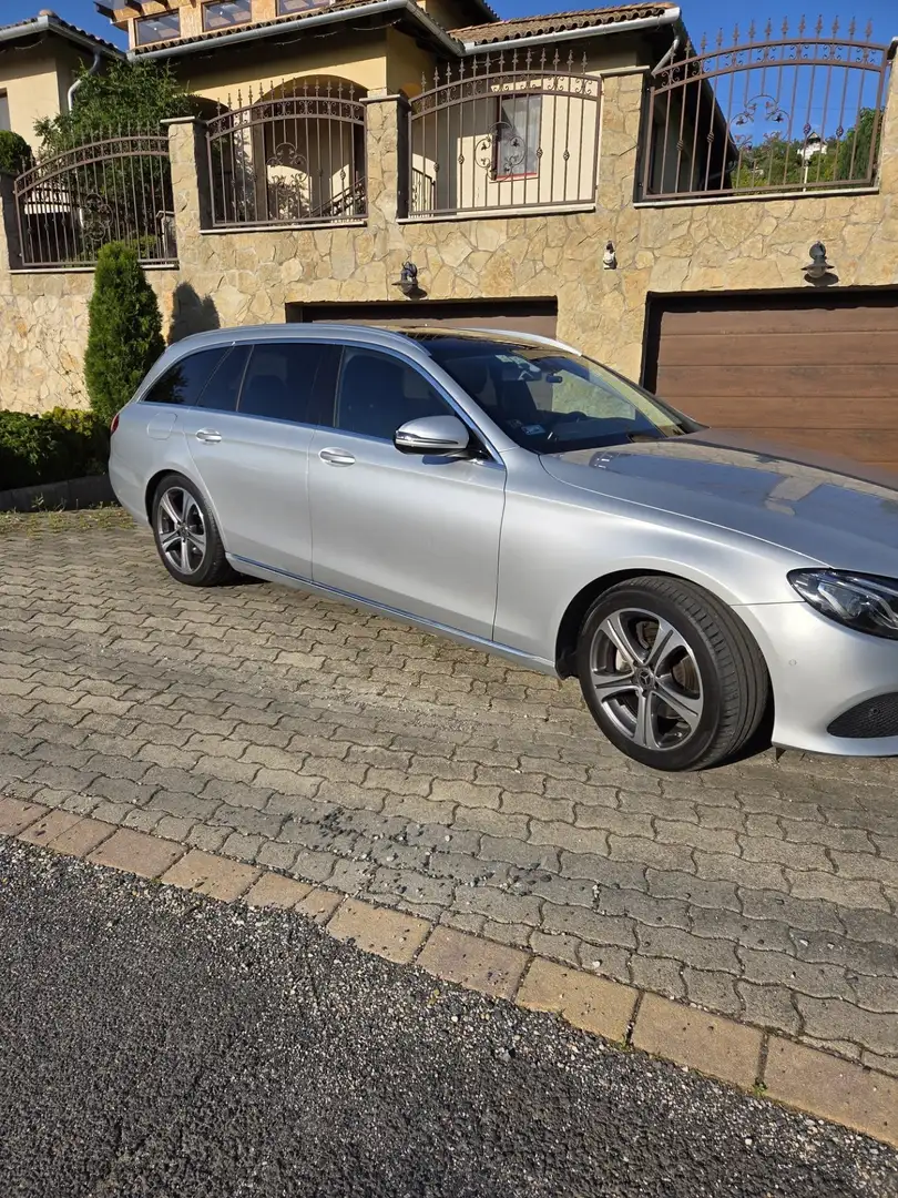 Mercedes-Benz E 220 d 4Matic 9G-TRONIC Avantgarde - 2