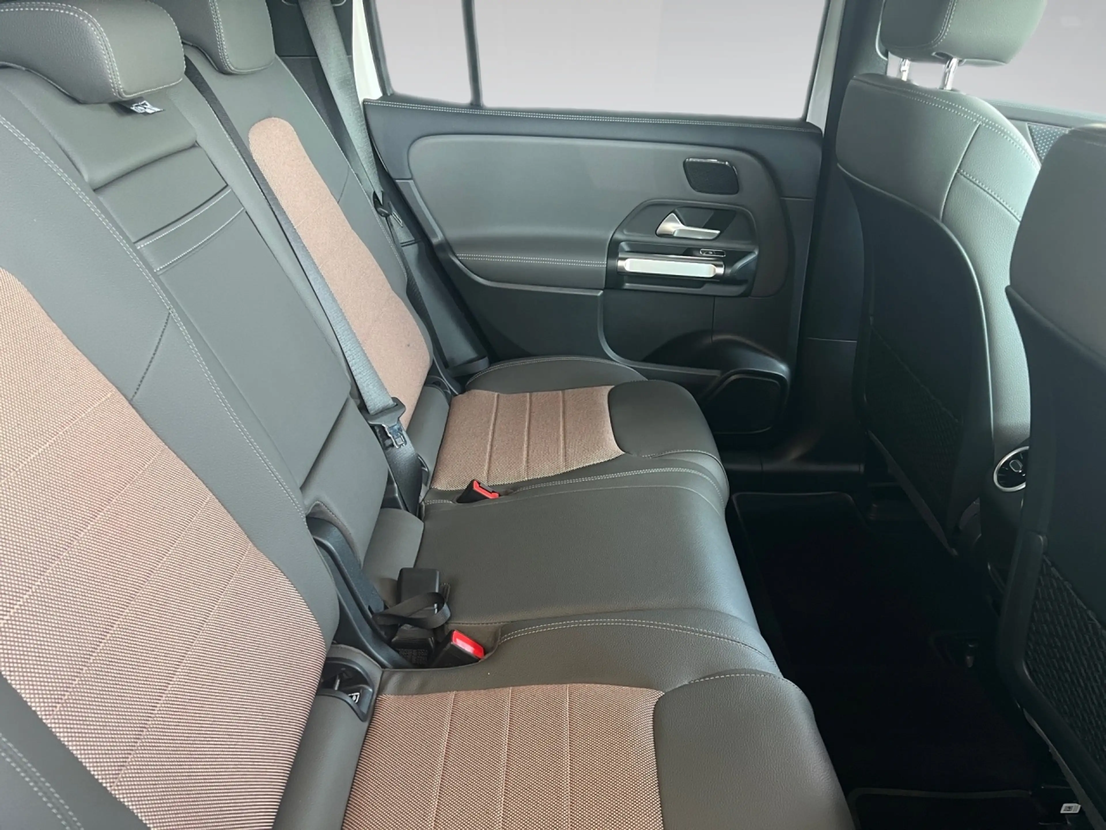Mercedes-Benz EQB 250 + ELECTRIC ART+DISTRONIC+RÜCKFK+LENKRHZ — photo 13