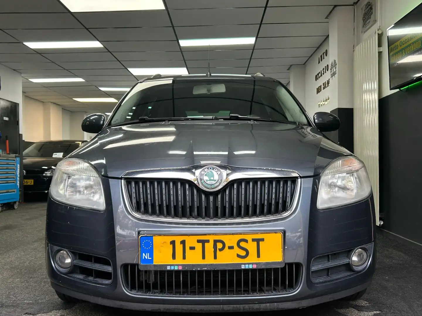 Skoda Roomster 1.6-16V Style Grijs - 2