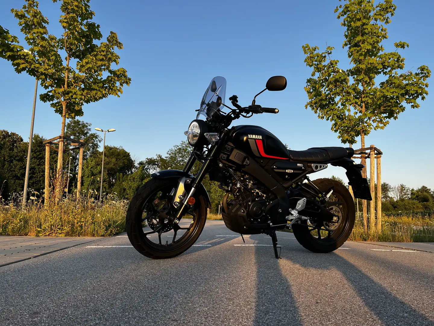 Yamaha XSR 125 crna - 1