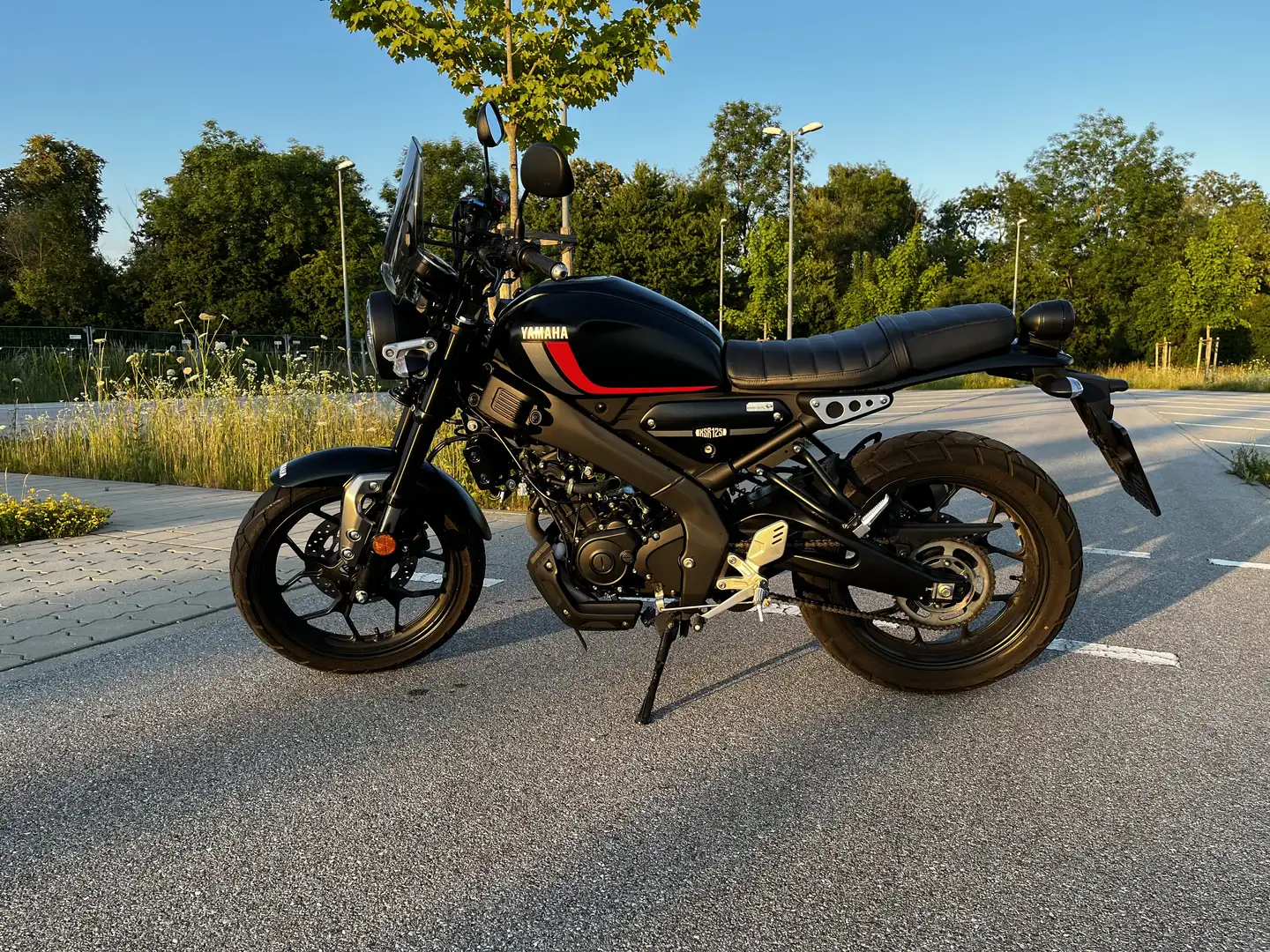 Yamaha XSR 125 crna - 2
