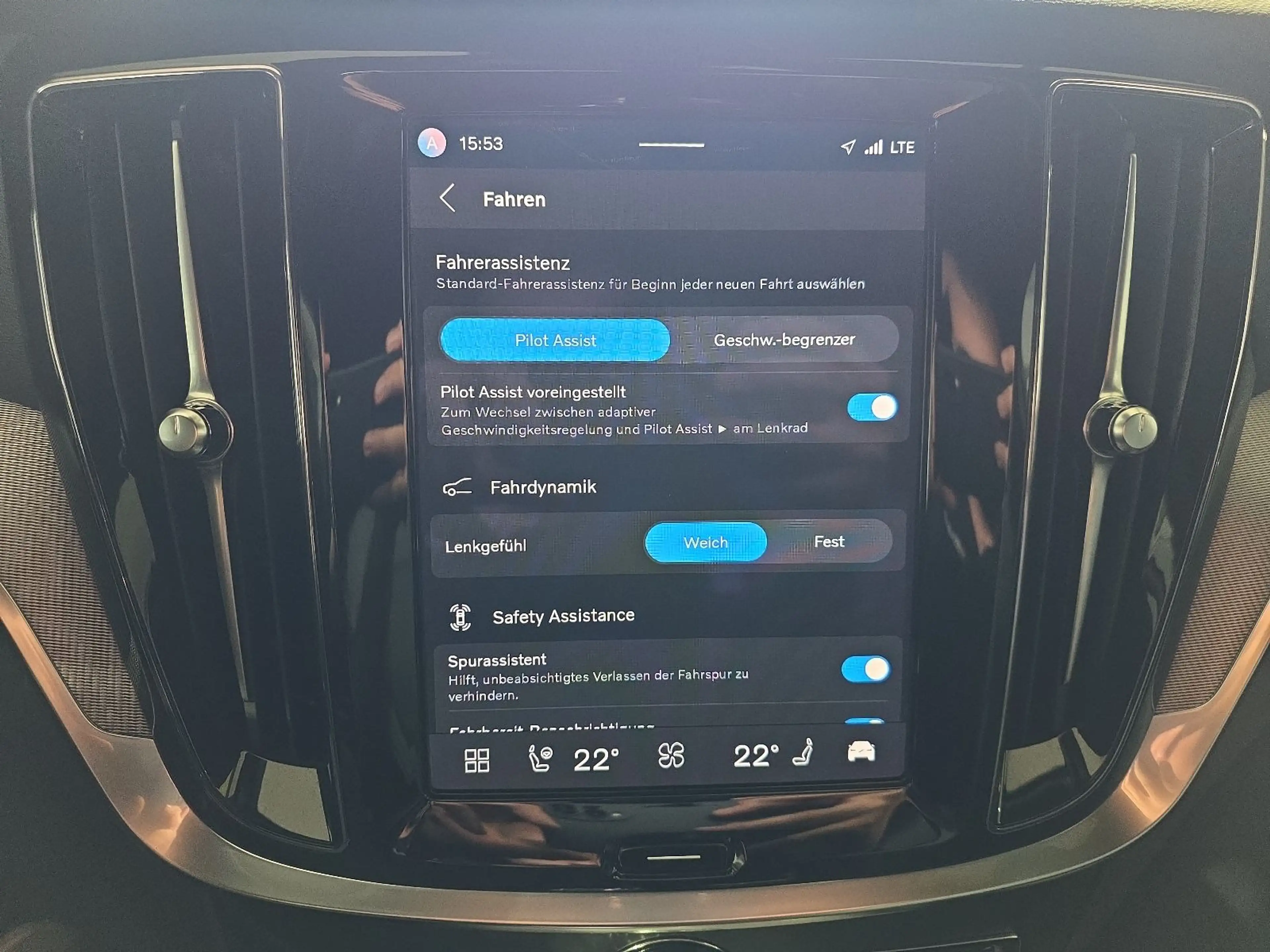 Volvo V60 B4 Plus Dark ACC AHK 19Zoll LED Sportsitze — photo 30