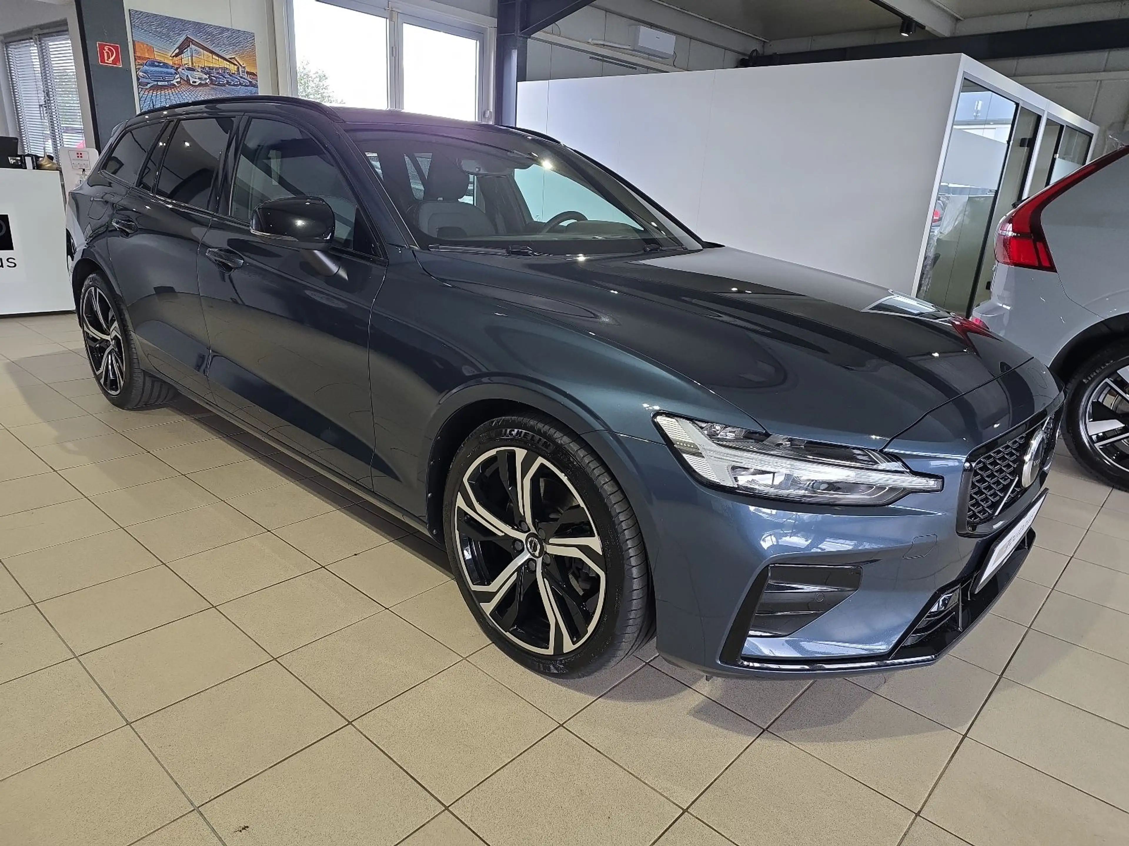 Volvo V60 B4 Plus Dark ACC AHK 19Zoll LED Sportsitze — photo 5
